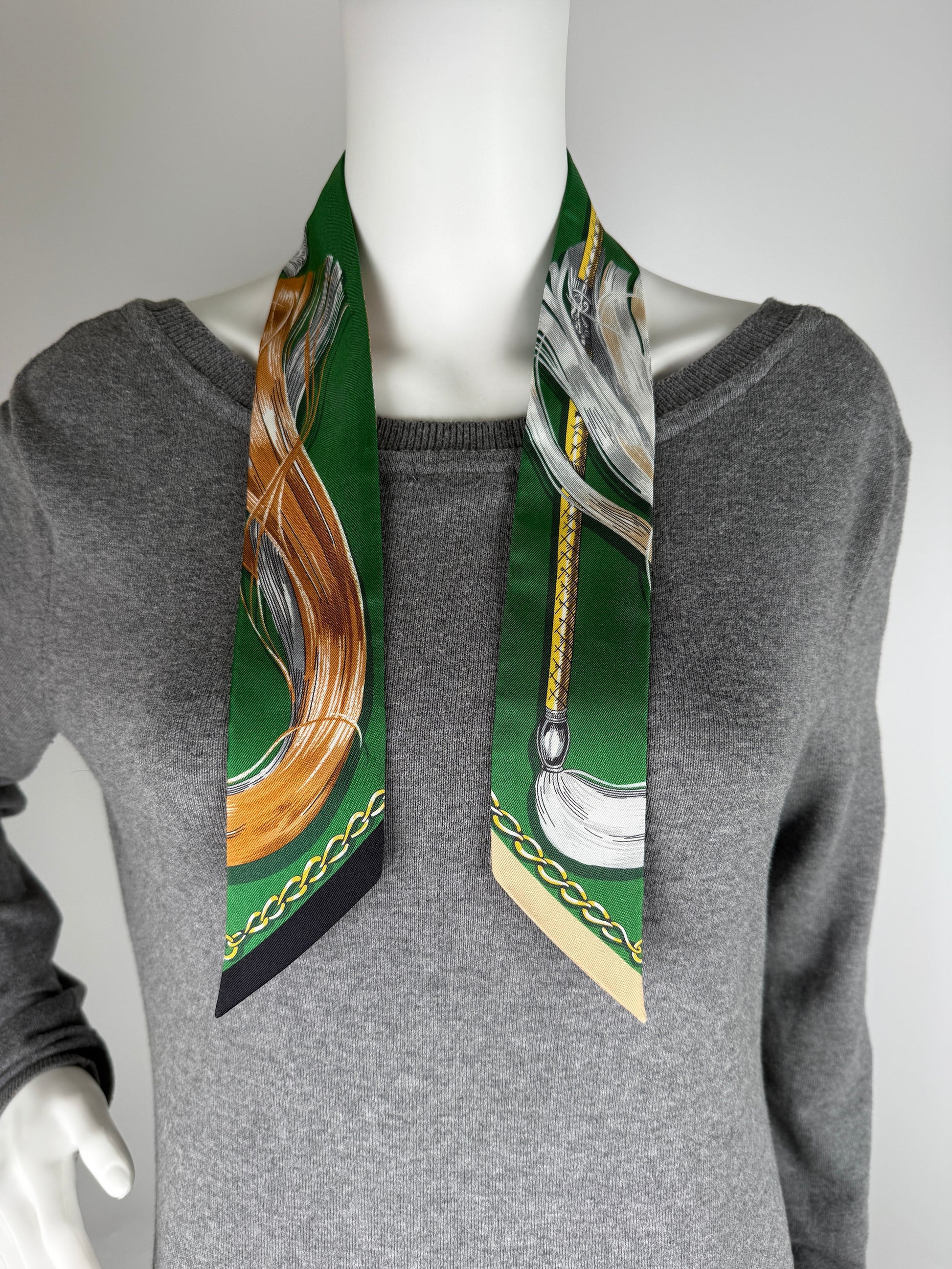 Hermes Cavalcades Print Emeraude Green Beige Dore Silk Twilly Scarf 