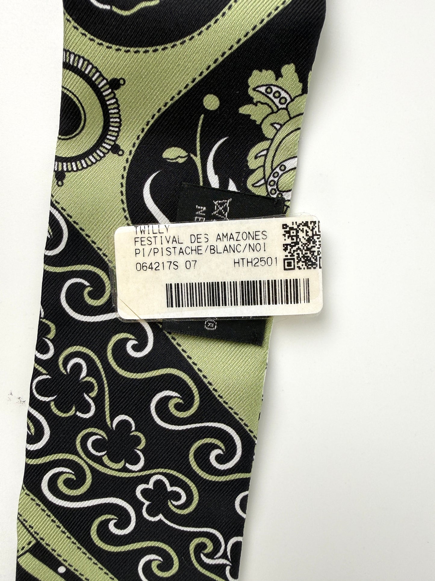 Hermes Festival des Amazones Print Pistachio Green White Black Silk Twilly Scarf New