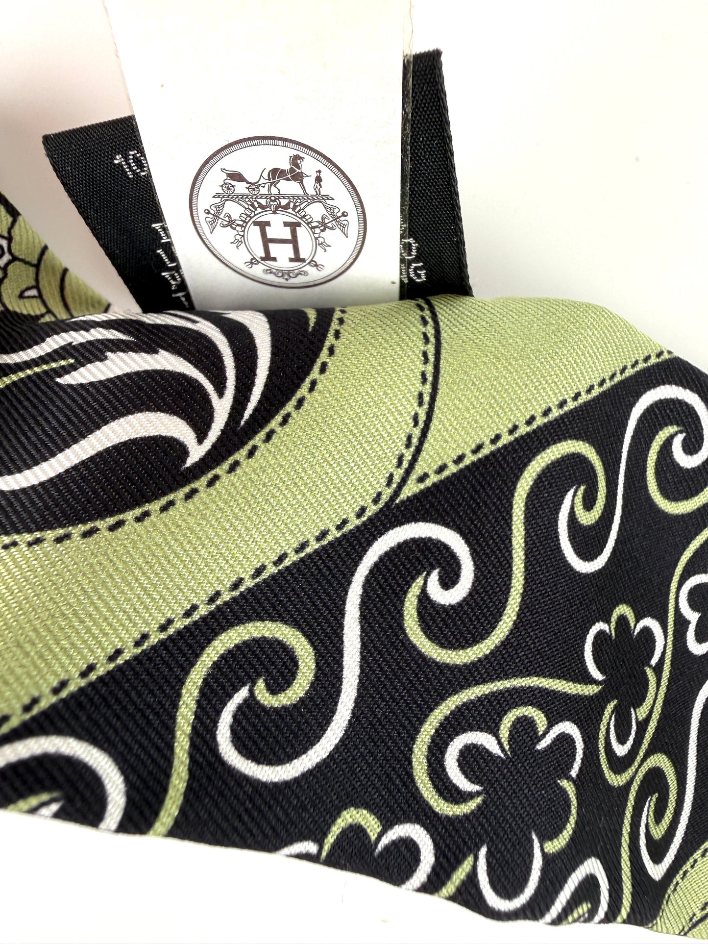 Hermes Festival des Amazones Print Pistachio Green White Black Silk Twilly Scarf New