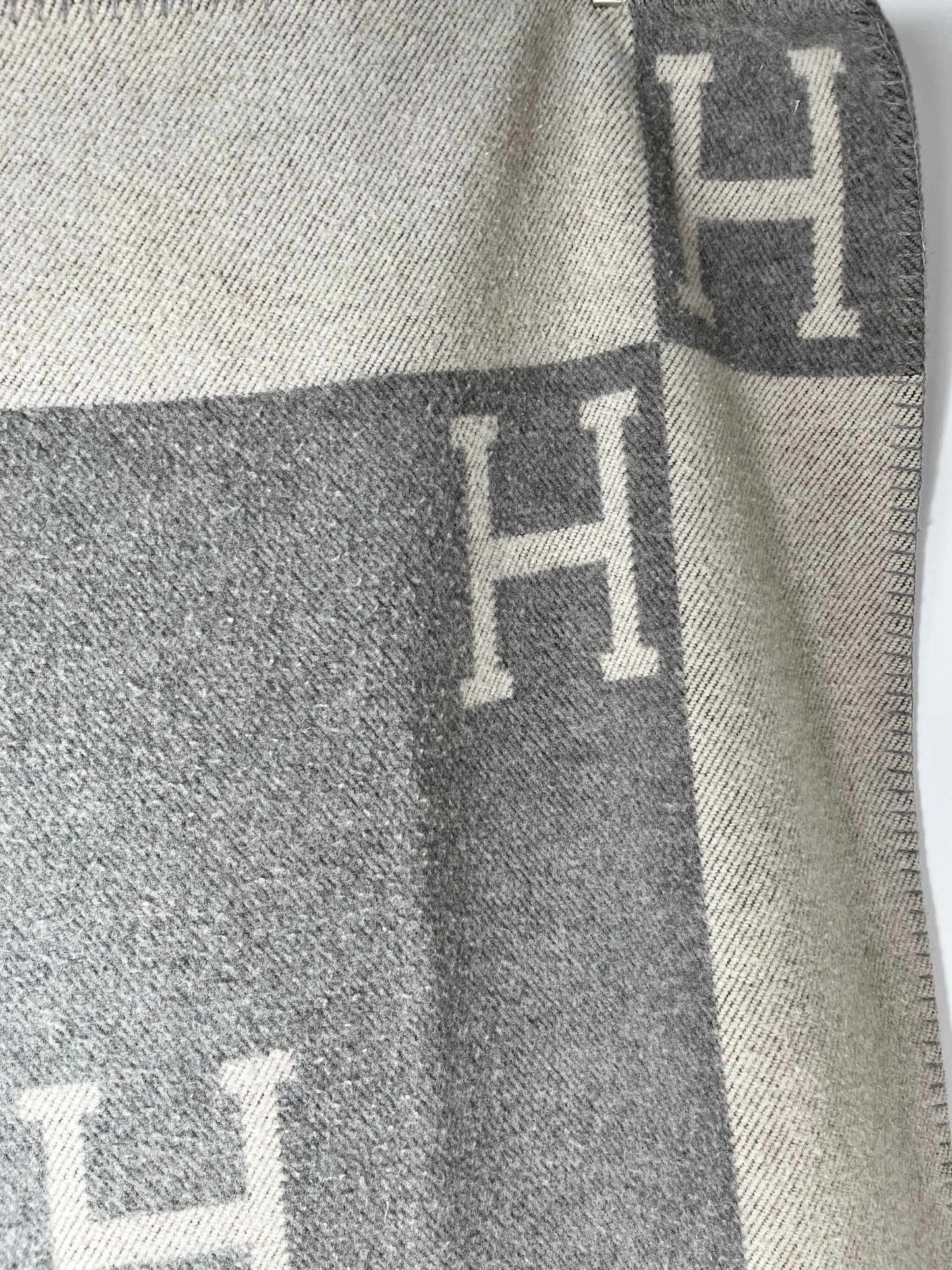 HERMES Avalon Gray Ecru Wool Cashmere Throw Blanket