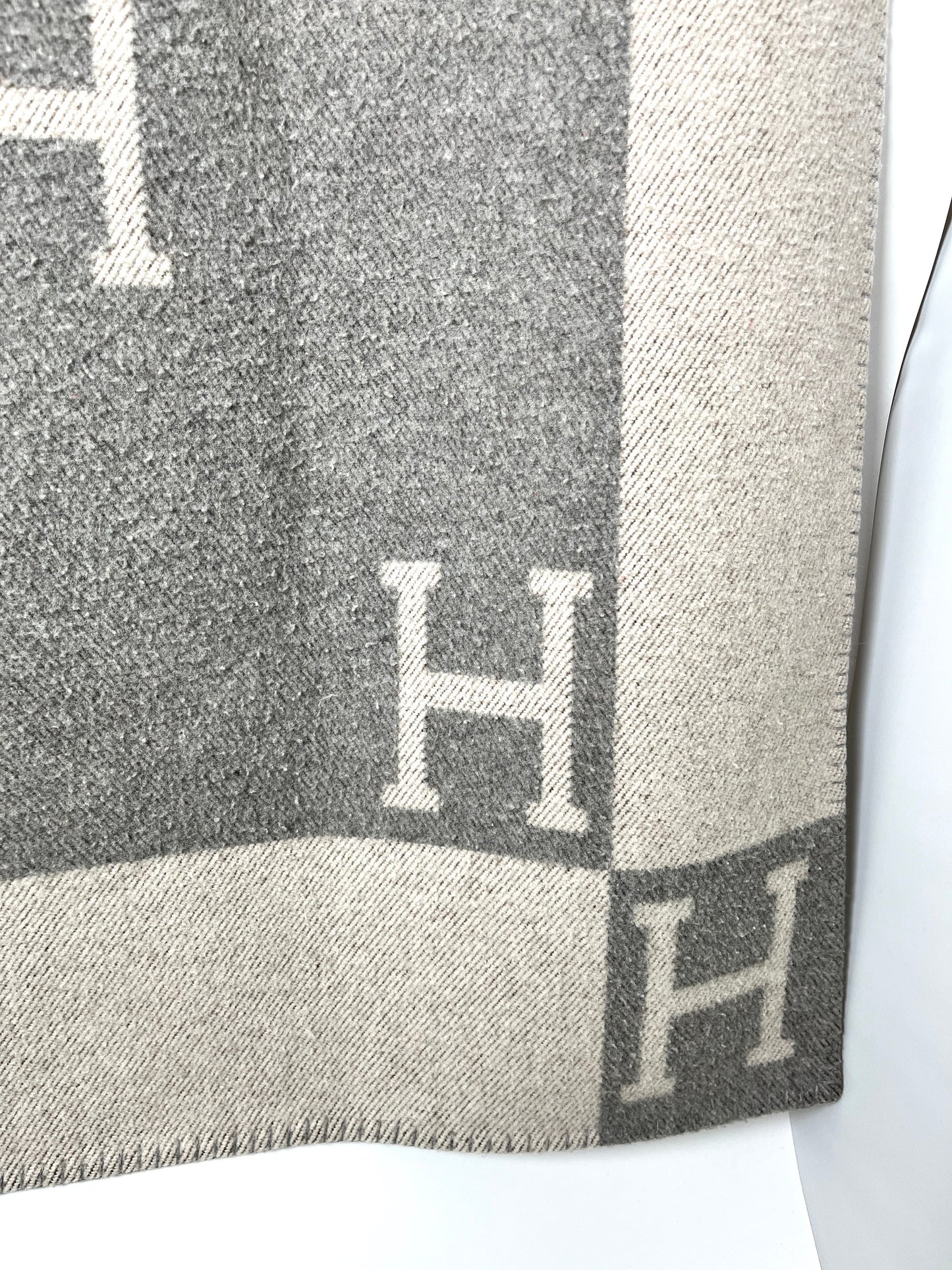 HERMES Avalon Gray Ecru Wool Cashmere Throw Blanket