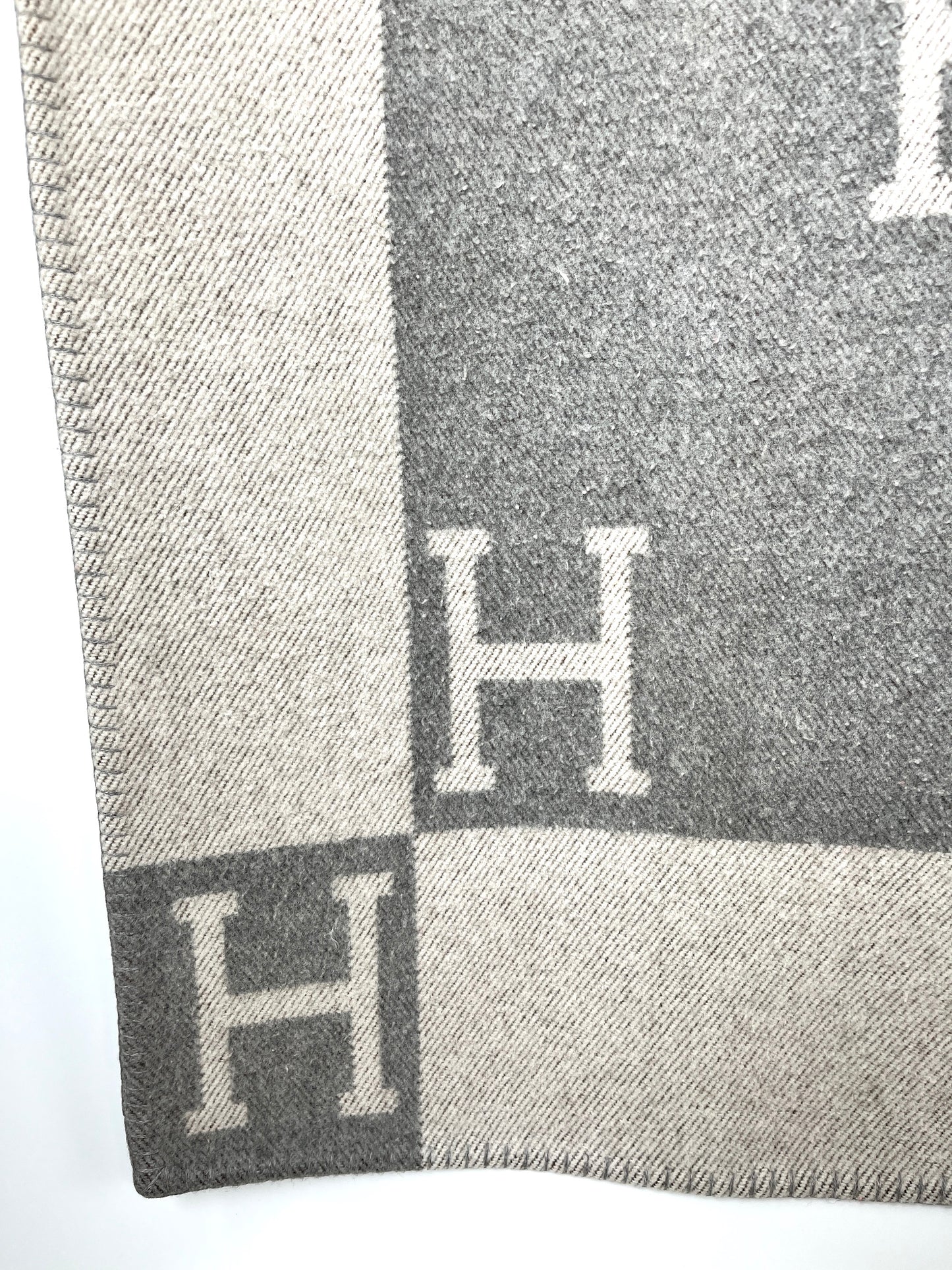 HERMES Avalon Gray Ecru Wool Cashmere Throw Blanket