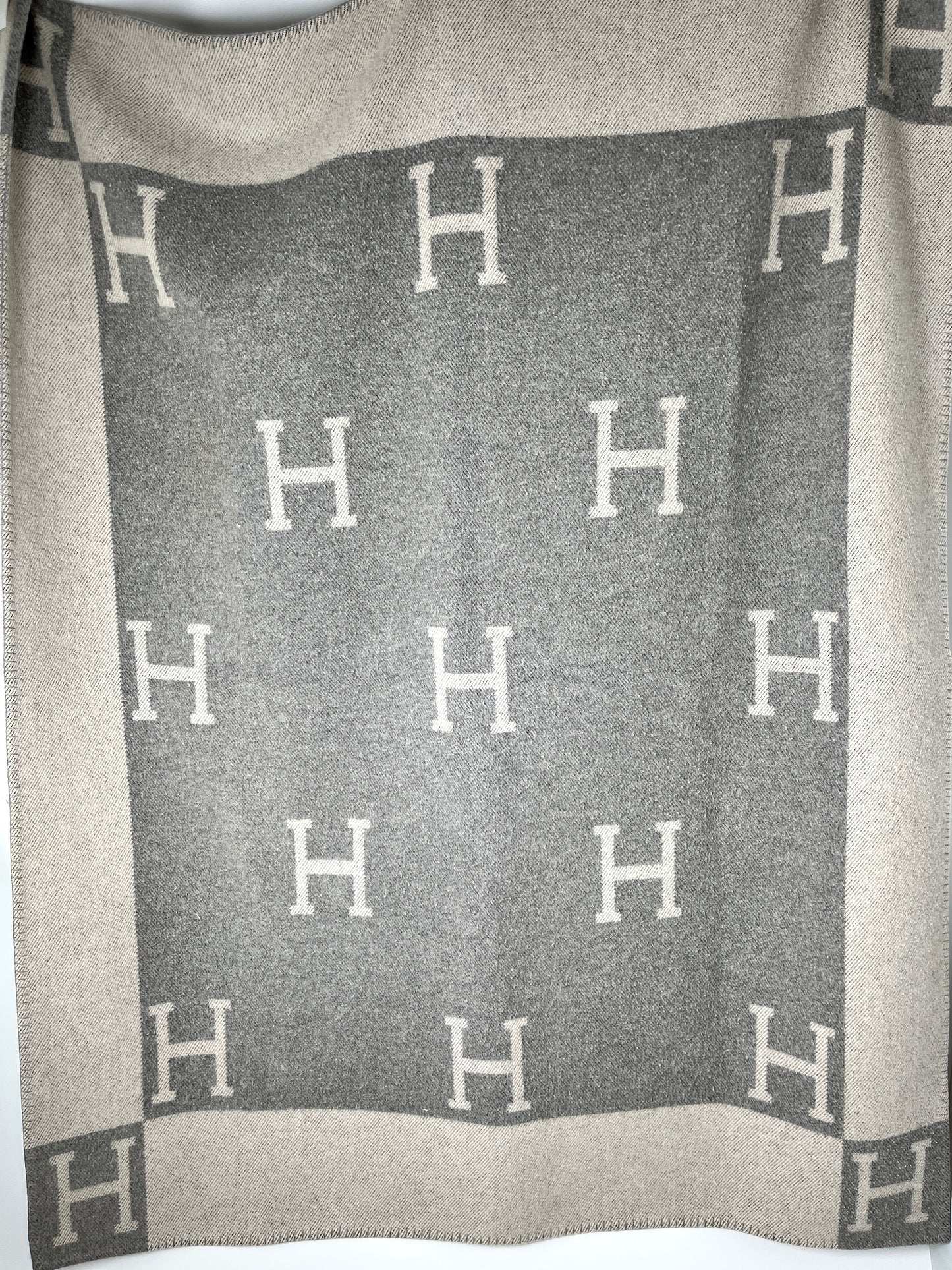 HERMES Avalon Gray Ecru Wool Cashmere Throw Blanket