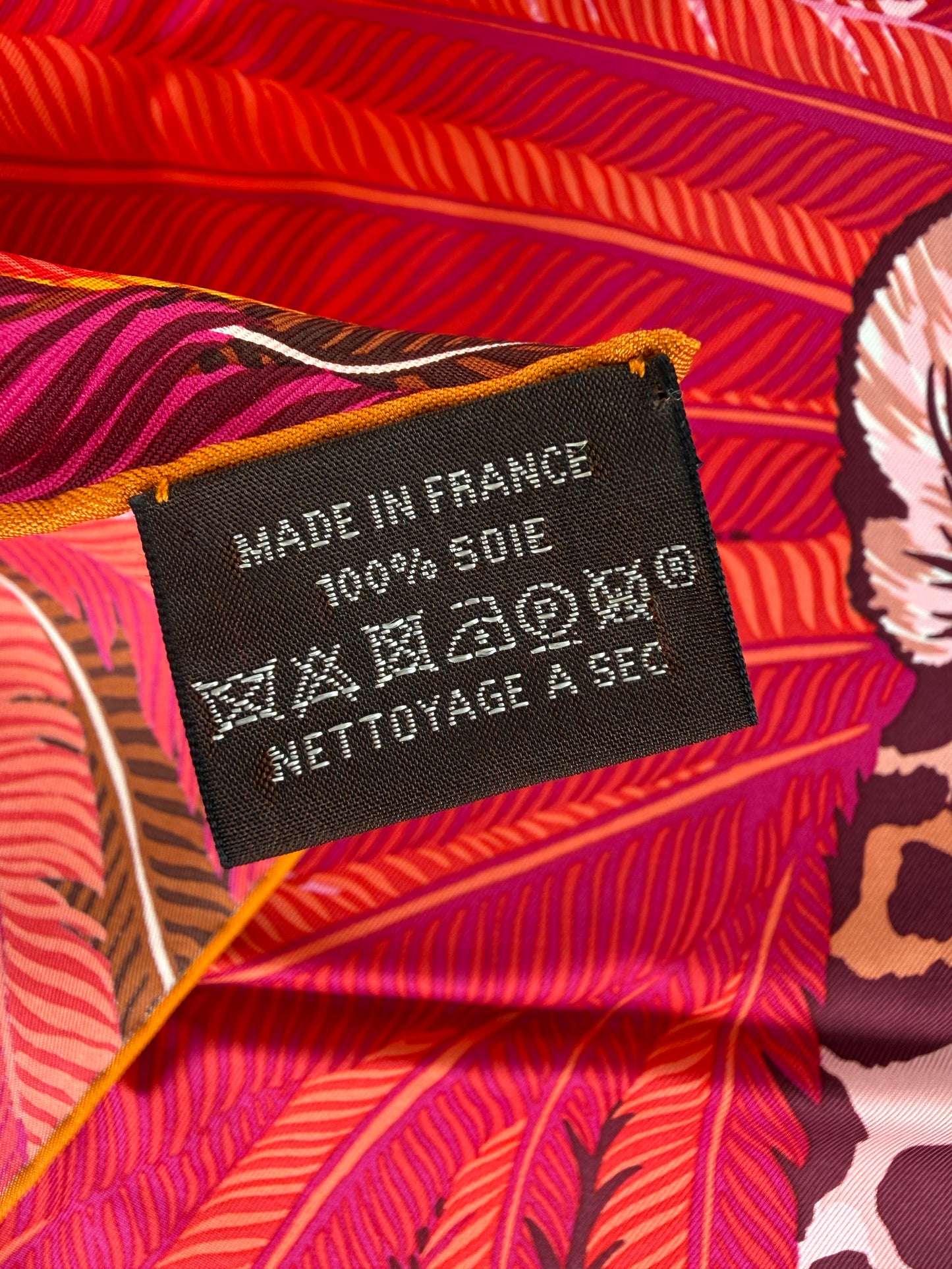 HERMES Jaguar Quetzal Square 90 cm Green Fuchsia Bordeaux Silk Scarf