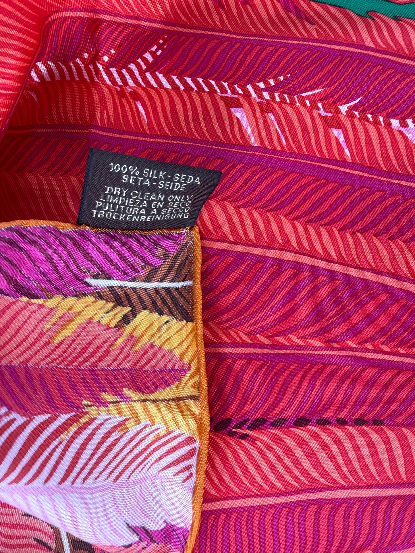 HERMES Jaguar Quetzal Square 90 cm Green Fuchsia Bordeaux Silk Scarf