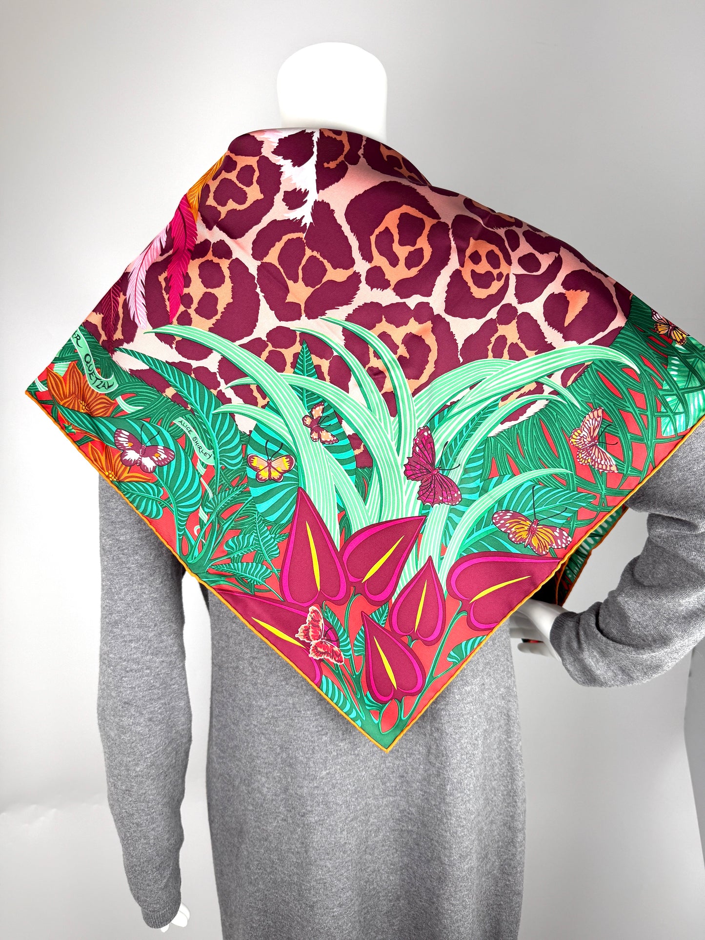 HERMES Jaguar Quetzal Square 90 cm Green Fuchsia Bordeaux Silk Scarf
