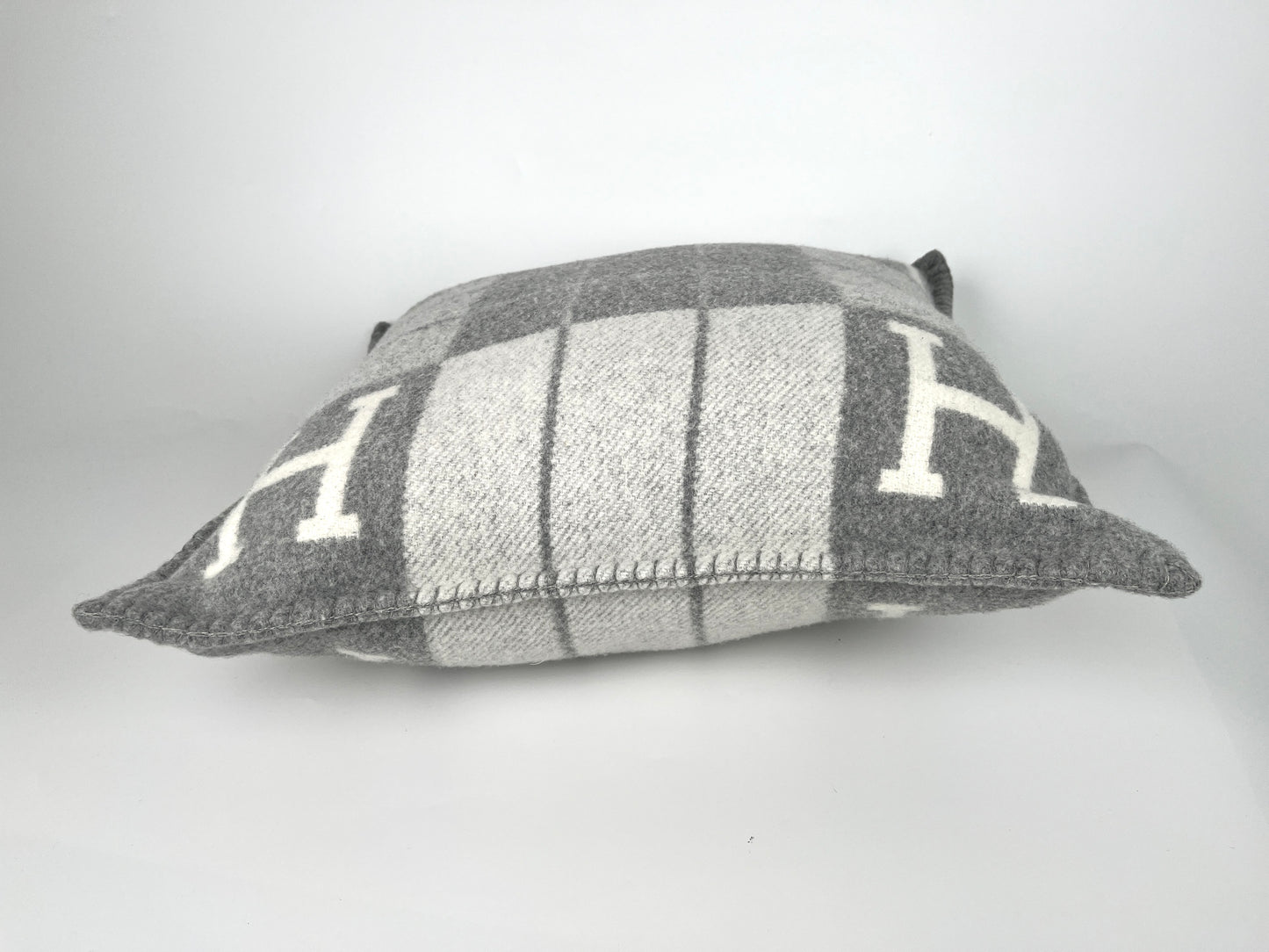 HERMES Wool Cashmere Avalon III Gray Ecru Gris Clair Small Square Pillow