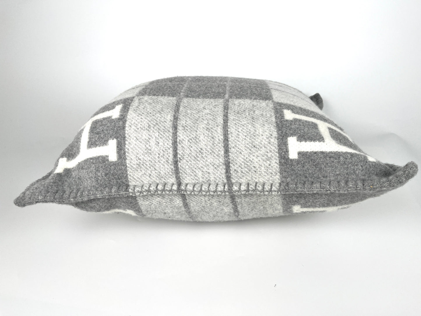 HERMES Wool Cashmere Avalon III Gray Ecru Gris Clair Small Square Pillow