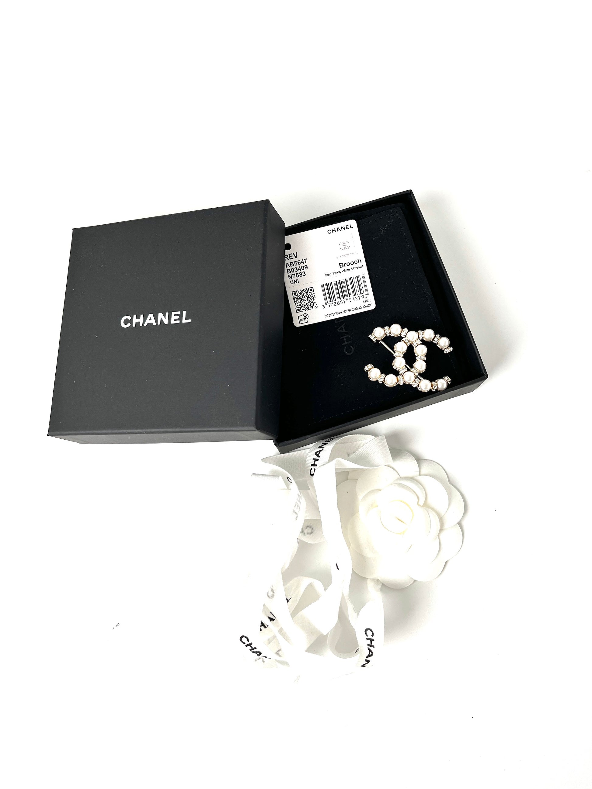 CHANEL Riviera Countess 22 Gold Faux Pearl Crystal CC Logo Brooch