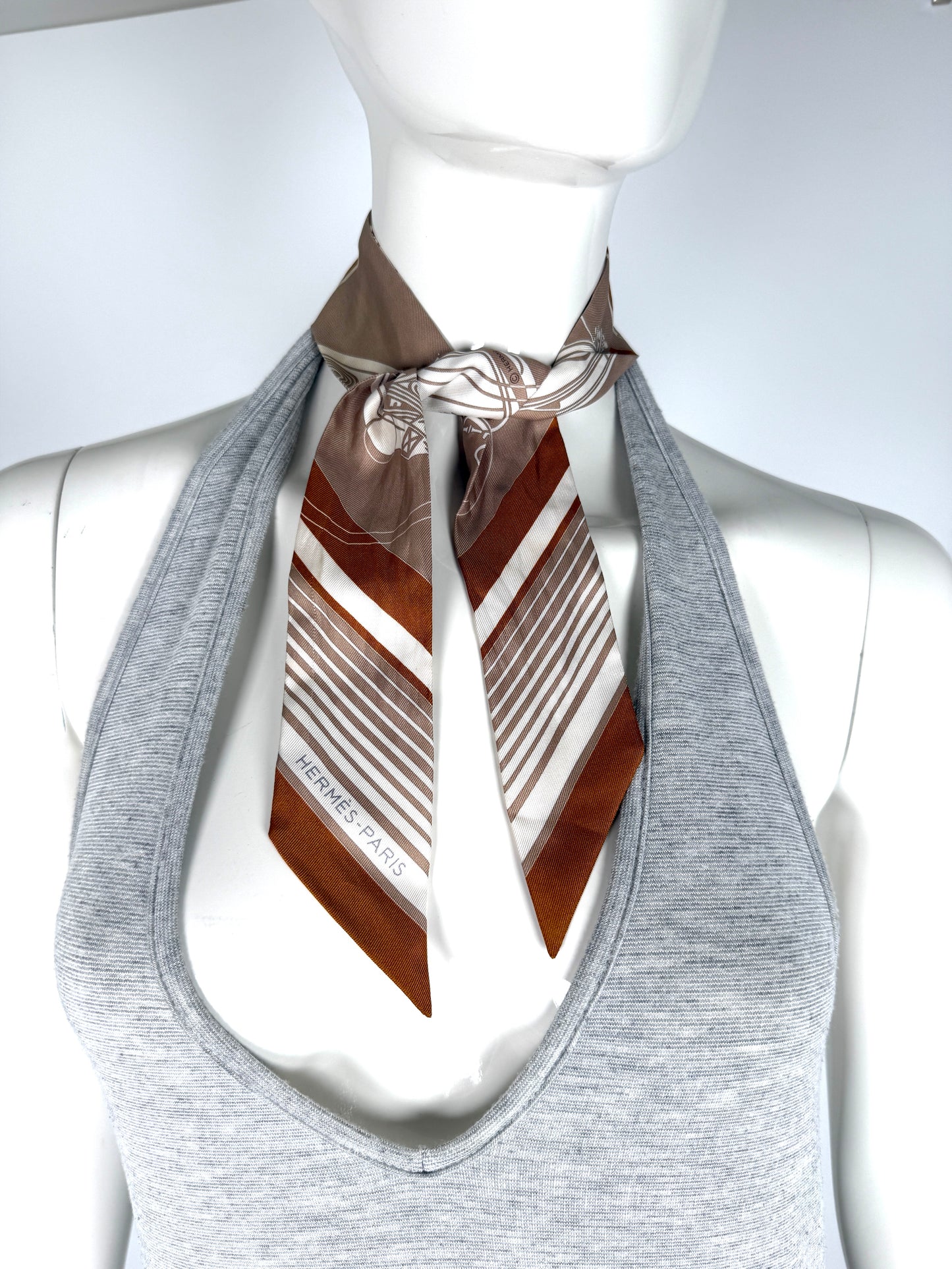 Hermes Ex Libris Horse Carriage Print Beige White Caramel Silk Twilly Scarf