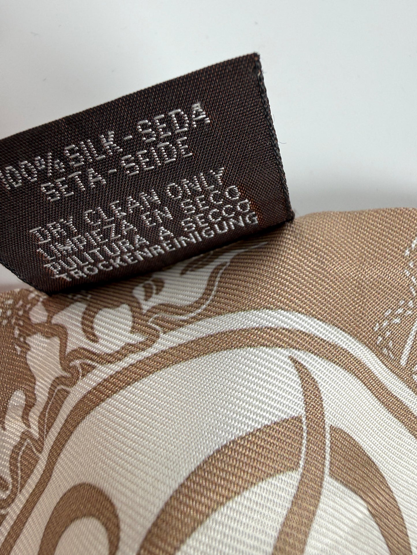 Hermes Ex Libris Horse Carriage Print Beige White Caramel Silk Twilly Scarf