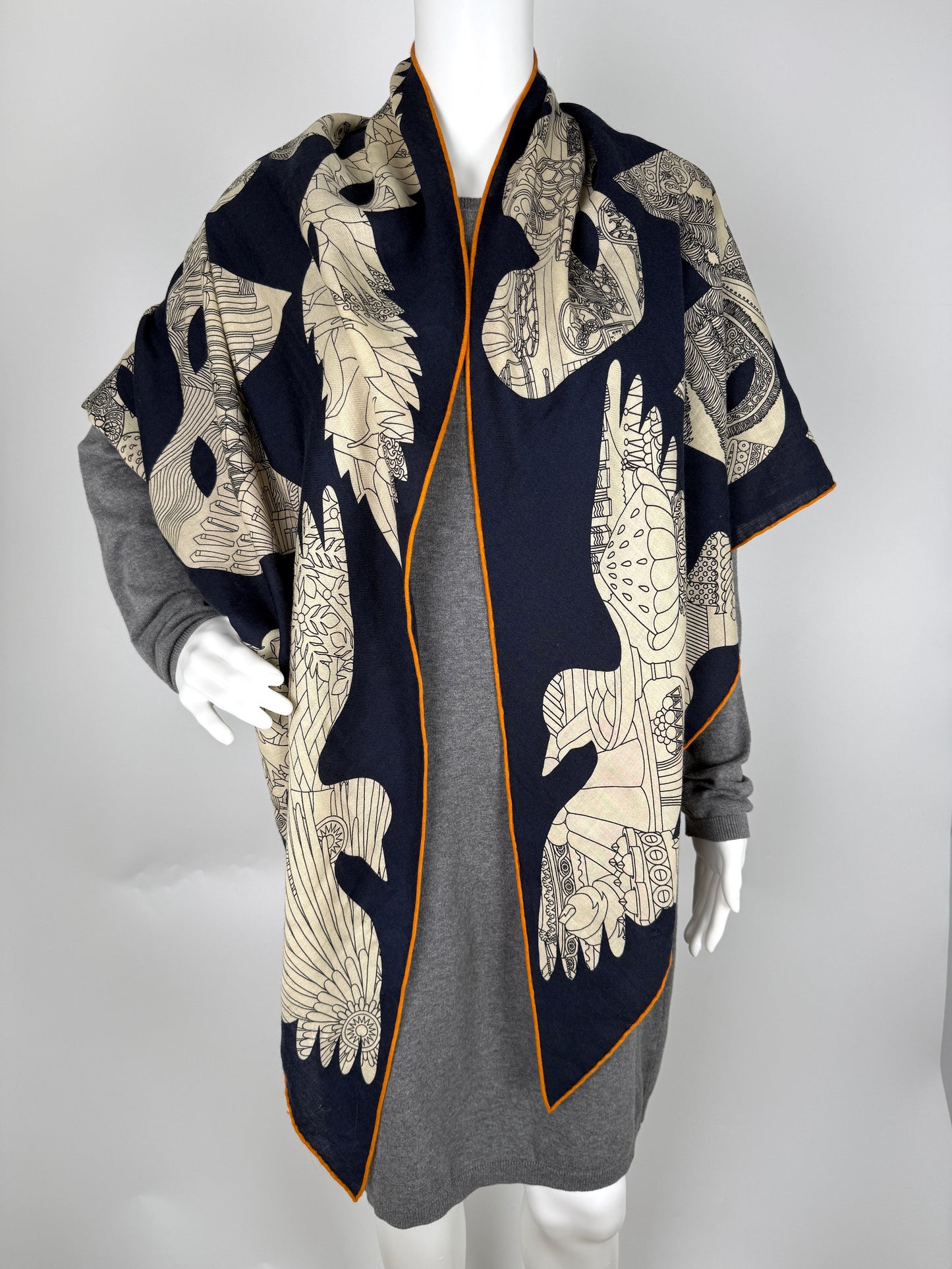 HERMES Bal de Soie Mask Navy Natural Triangle Cashmere Silk Scarf 