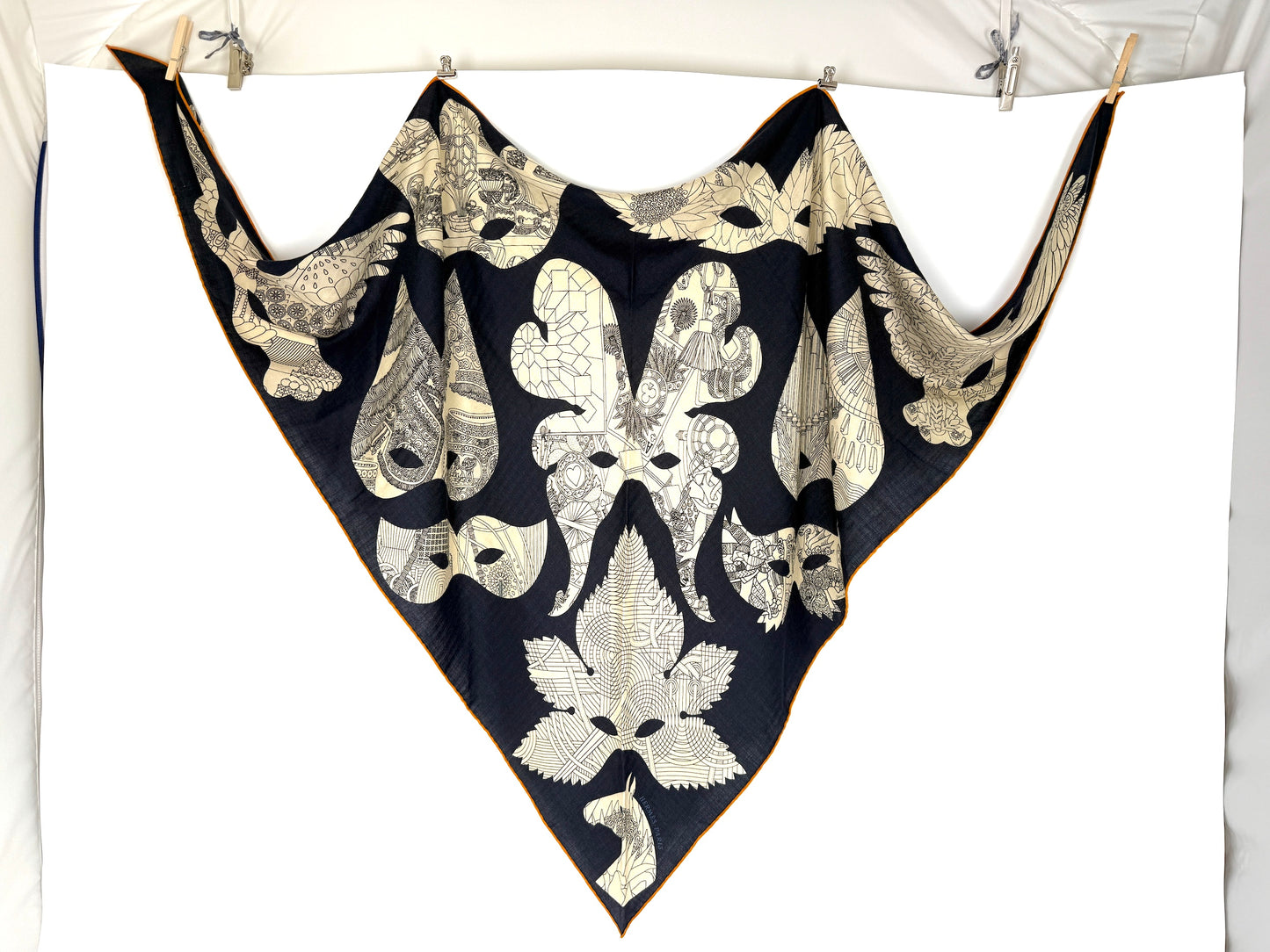 HERMES Bal de Soie Mask Navy Natural Triangle Cashmere Silk Scarf