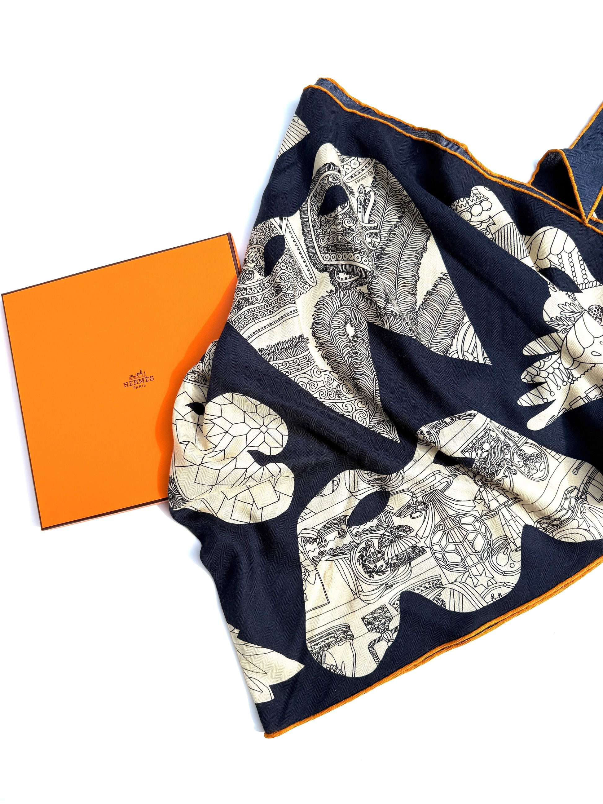 HERMES Bal de Soie Mask Navy Natural Triangle Cashmere Silk Scarf 