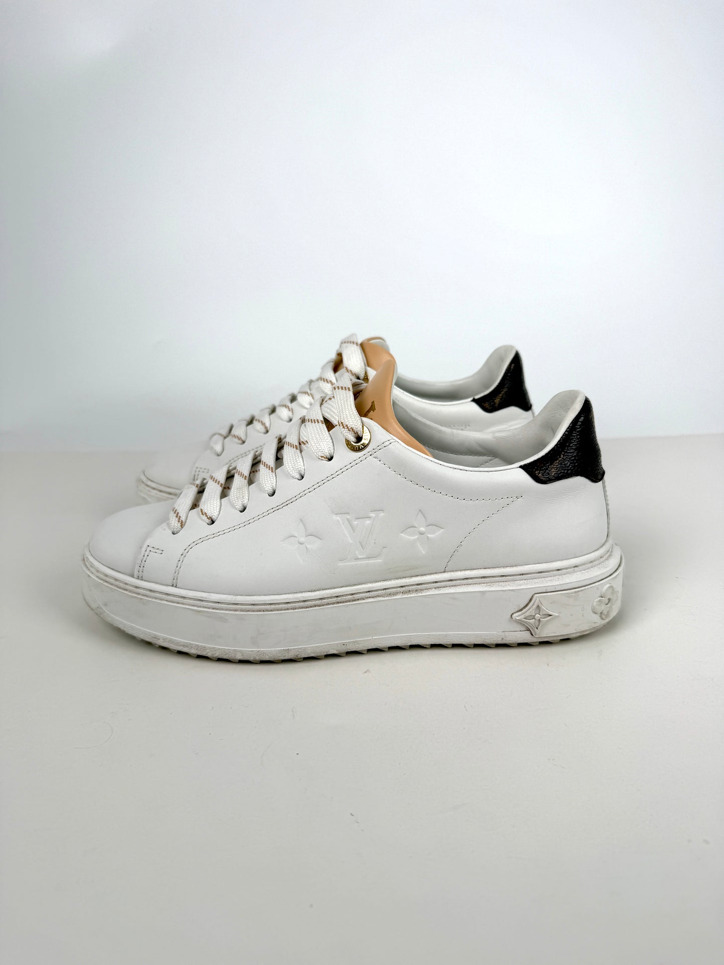 LOUIS VUITTON Time out White Leather Embossed Charm Monogram Sneakers 36.5, 6.5