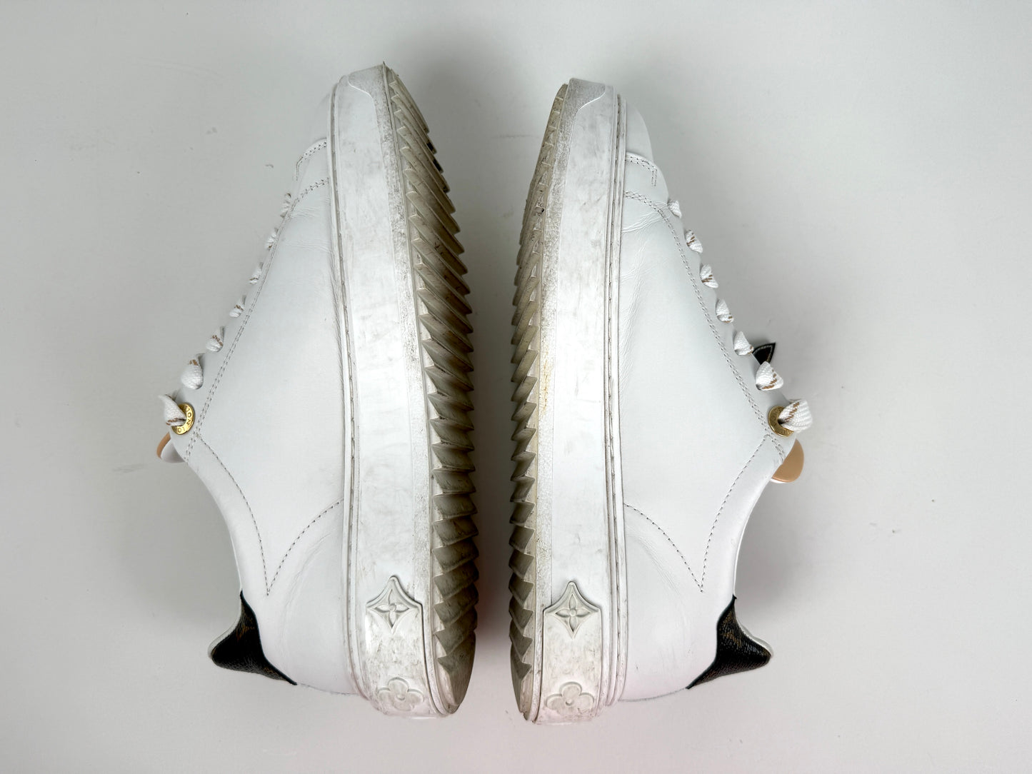 LOUIS VUITTON Time out White Leather Embossed Charm Monogram Sneakers 36.5, 6.5