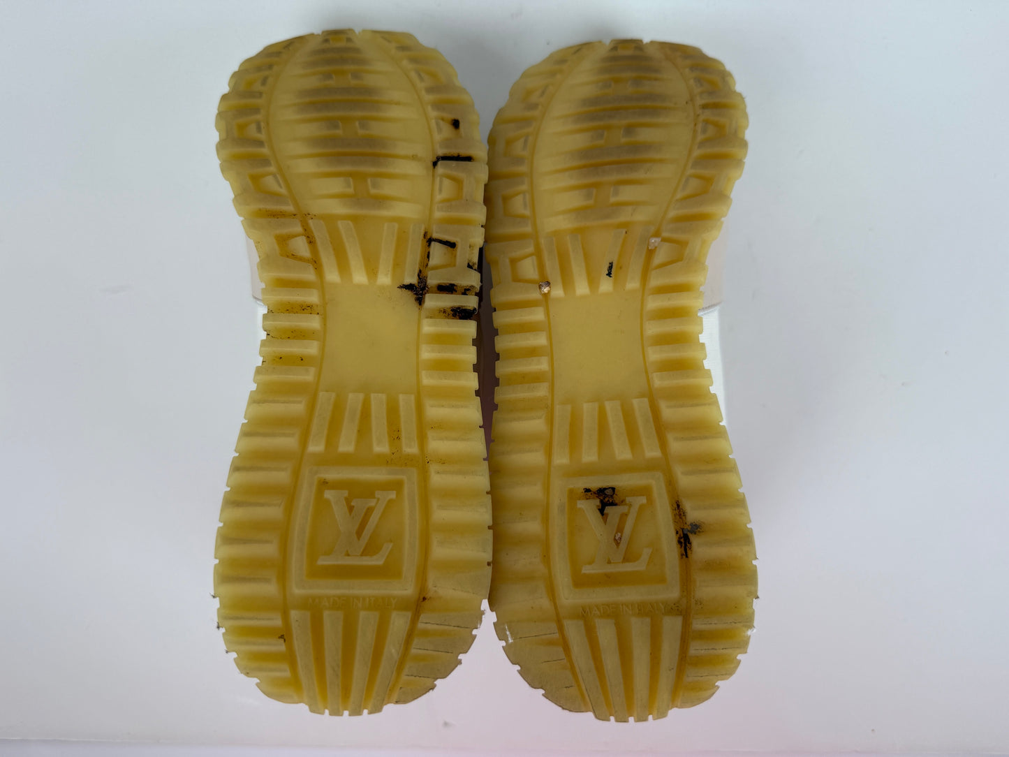 LOUIS VUITTON Run Away White Leather Fabric Monogram Sneakers 36.5, 6.5
