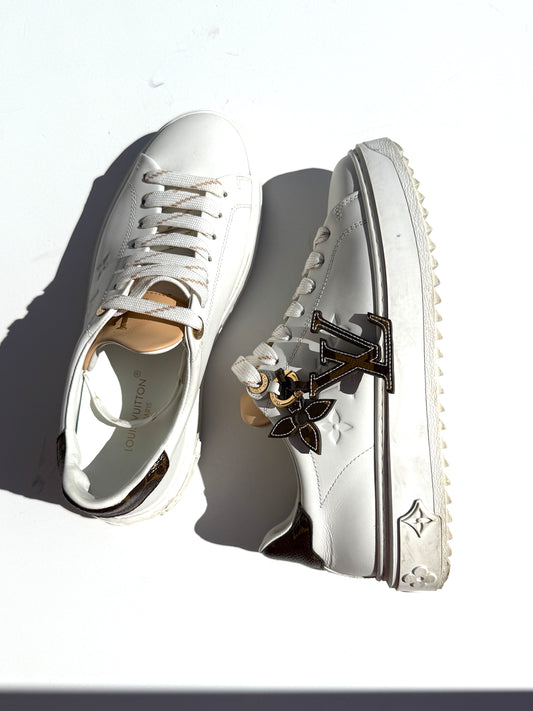 LOUIS VUITTON Time out White Leather Embossed Charm Monogram Sneakers 36.5, 6.5