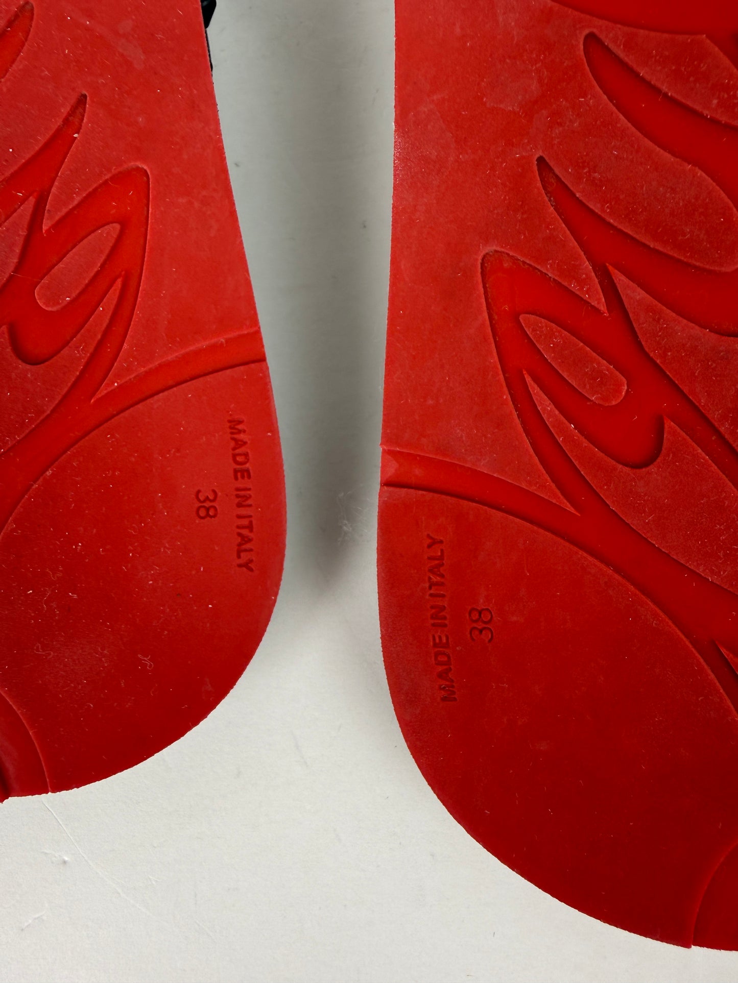 Christian Louboutin Louibi Donna Rockstud Flat Rubber Flip Flop Sandals 38, 7.5