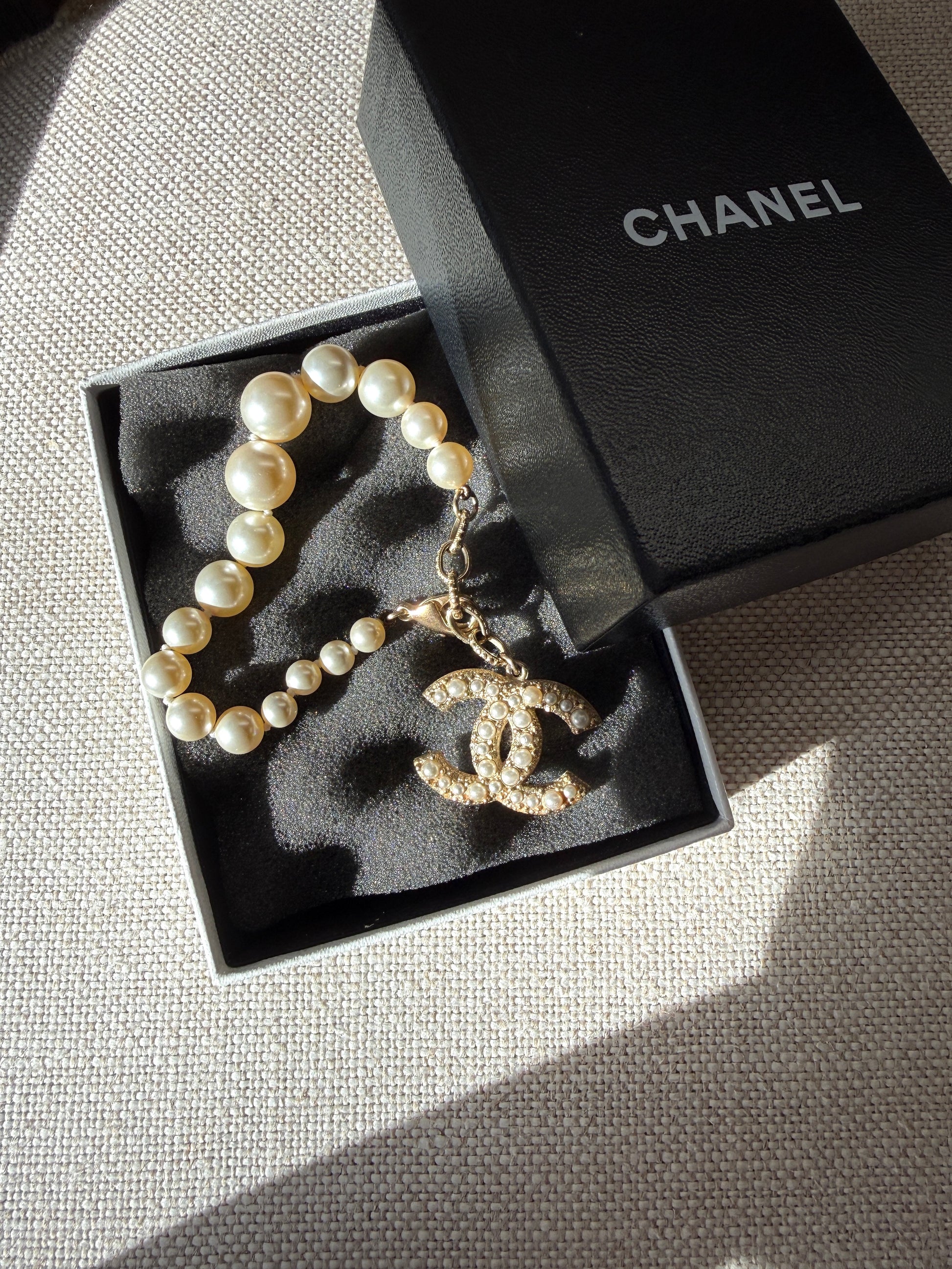 CHANEL Faux Pearl Strass CC Charm Gold Tone Adjustable Graduated Bracelet 