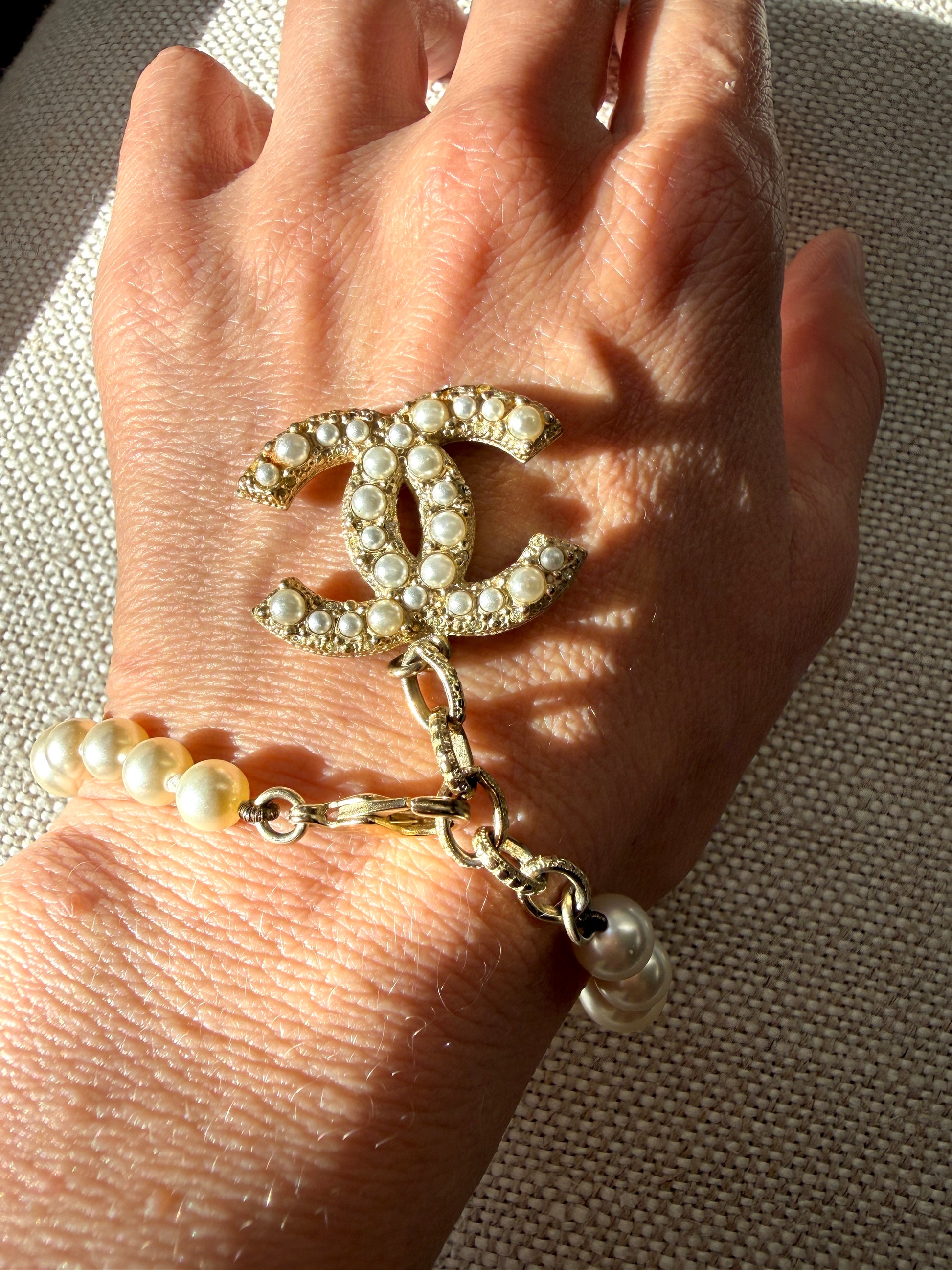 CHANEL Faux Pearl Strass CC Charm Gold Tone Adjustable Graduated Bracelet 