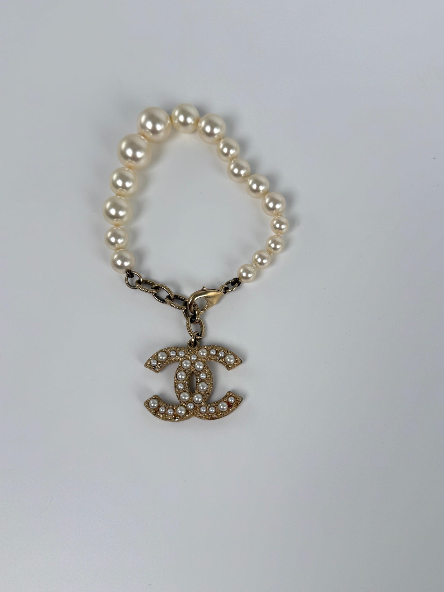 CHANEL Faux Pearl Strass CC Charm Gold Tone Adjustable Graduated Bracelet