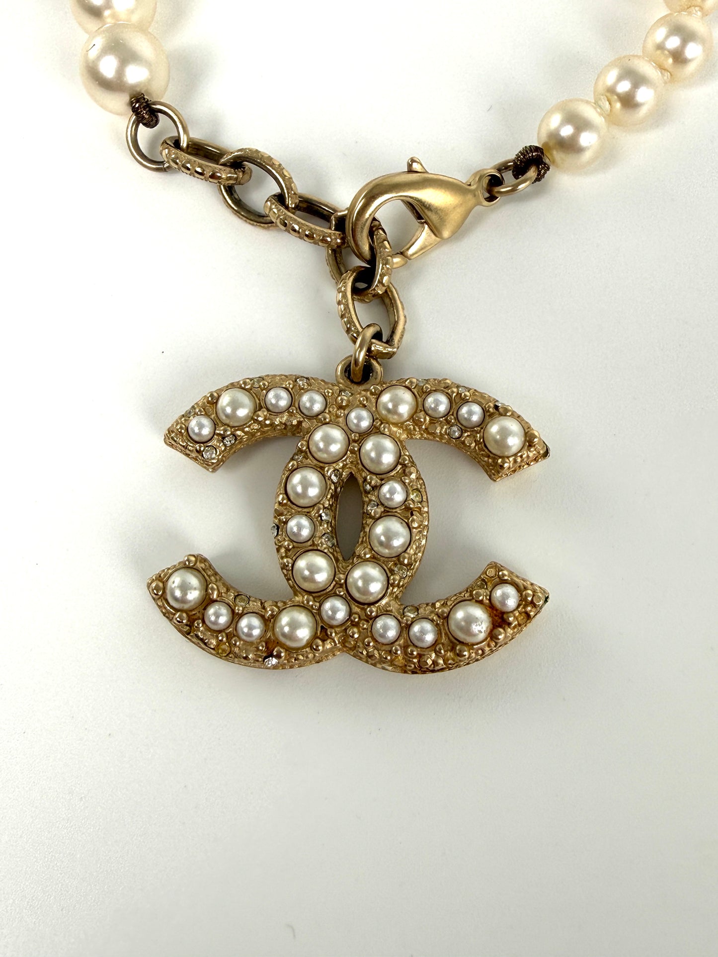 CHANEL Faux Pearl Strass CC Charm Gold Tone Adjustable Graduated Bracelet