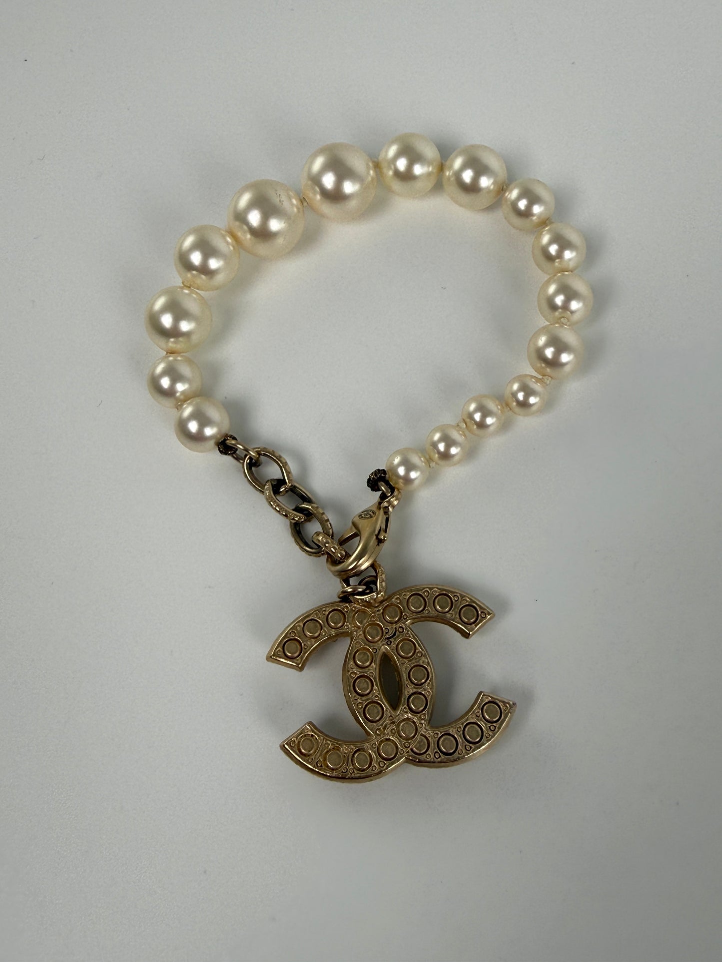 CHANEL Faux Pearl Strass CC Charm Gold Tone Adjustable Graduated Bracelet