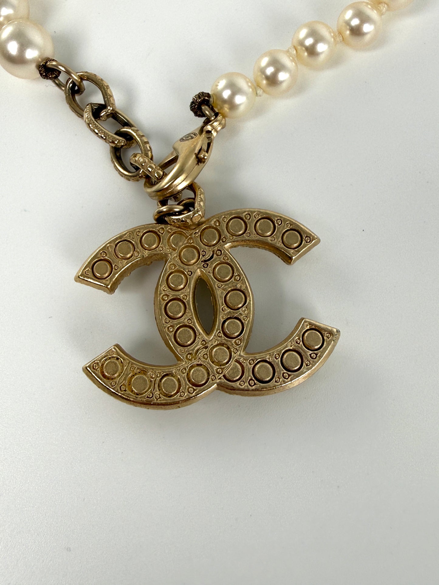 CHANEL Faux Pearl Strass CC Charm Gold Tone Adjustable Graduated Bracelet