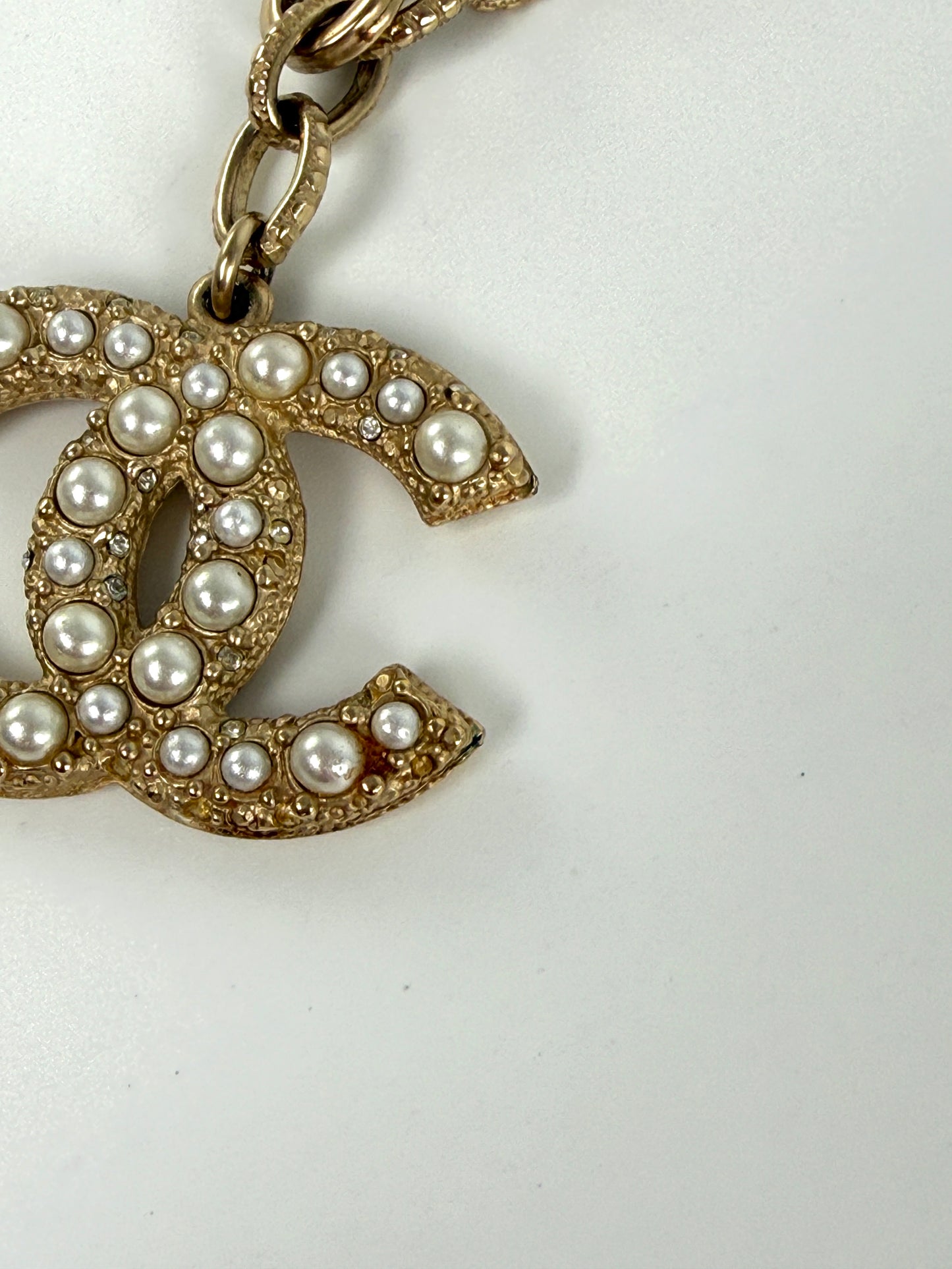 CHANEL Faux Pearl Strass CC Charm Gold Tone Adjustable Graduated Bracelet