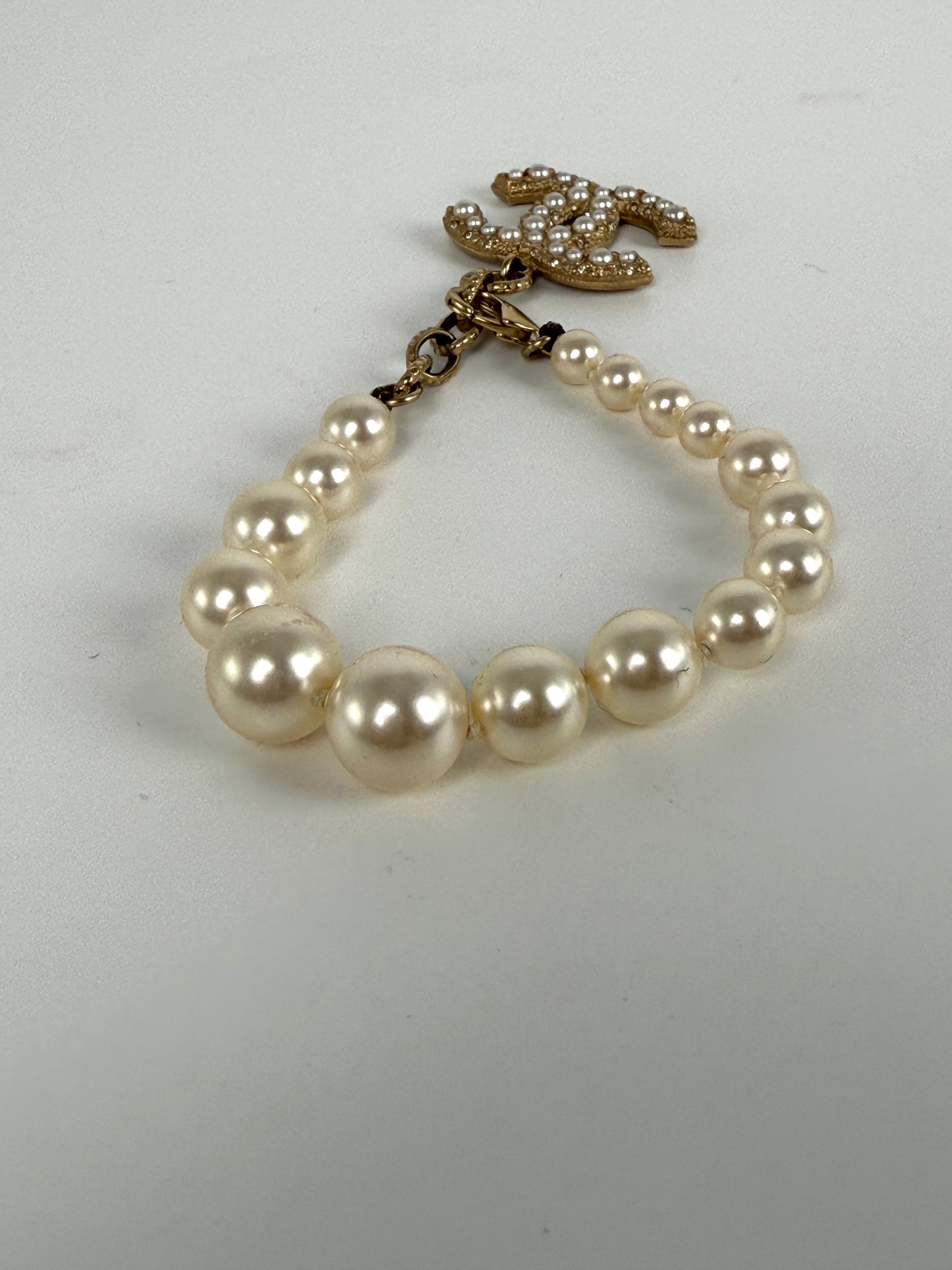CHANEL Faux Pearl Strass CC Charm Gold Tone Adjustable Graduated Bracelet