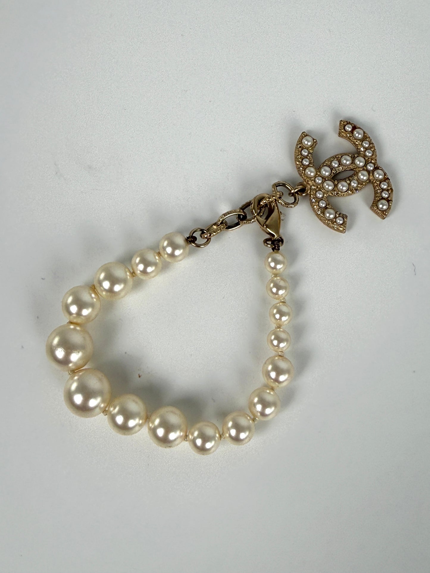 CHANEL Faux Pearl Strass CC Charm Gold Tone Adjustable Graduated Bracelet