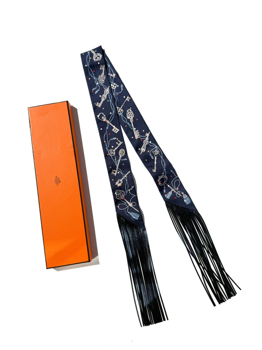 HERMES Les Cles a Pois Bleu Marine Gris Argent Silk Calfskin Leather Fringes Twilly Scarf New