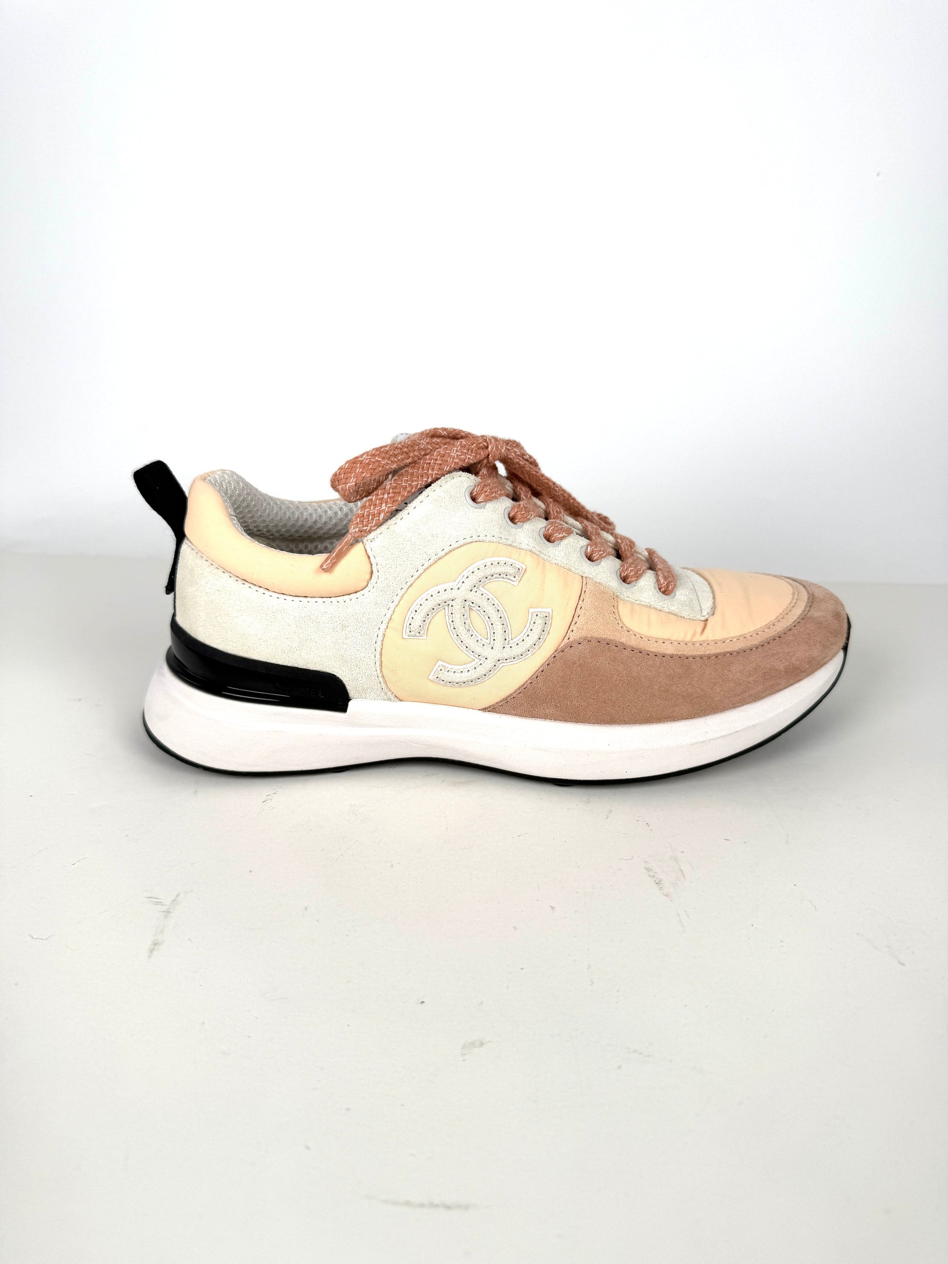 CHANEL CC Interlocking Multicolor Logo Light Beige, Gray 22P Sneakers 38, 7