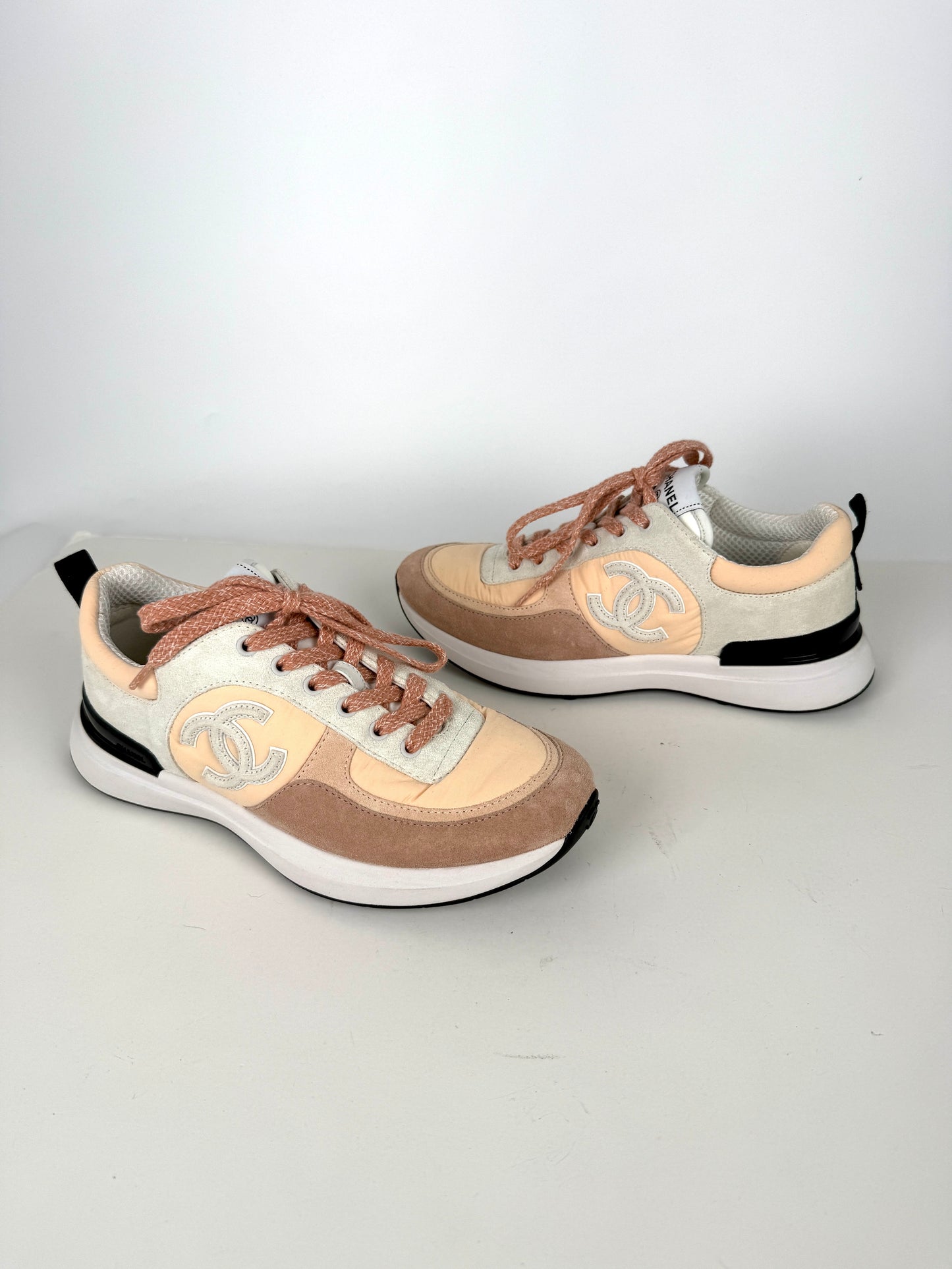 CHANEL CC Interlocking Multicolor Logo Light Beige, Gray 22P Sneakers 38, 7