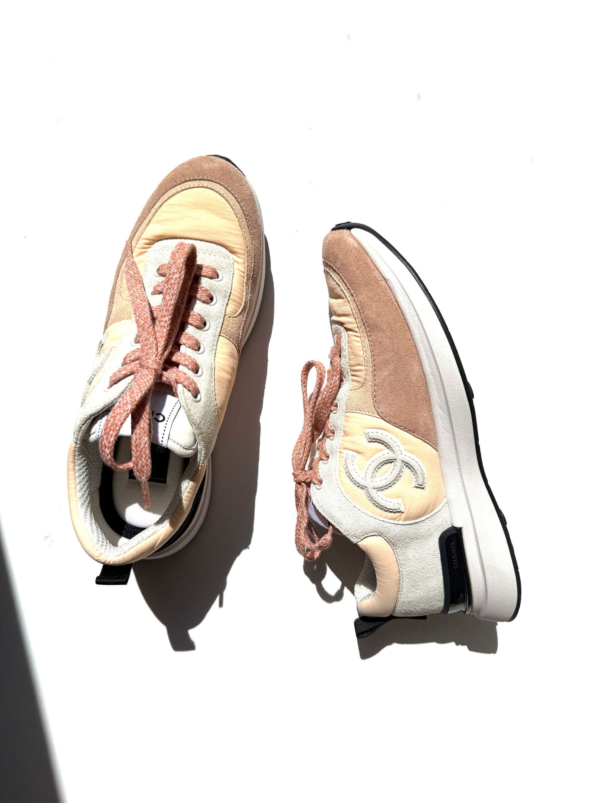 CHANEL CC Interlocking Multicolor Logo Light Beige, Gray 22P Sneakers 38, 7