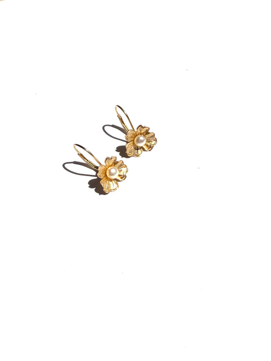 14k Yellow Gold Flower Cultured Pearl Drop Earrings Designer jewelry consignment 