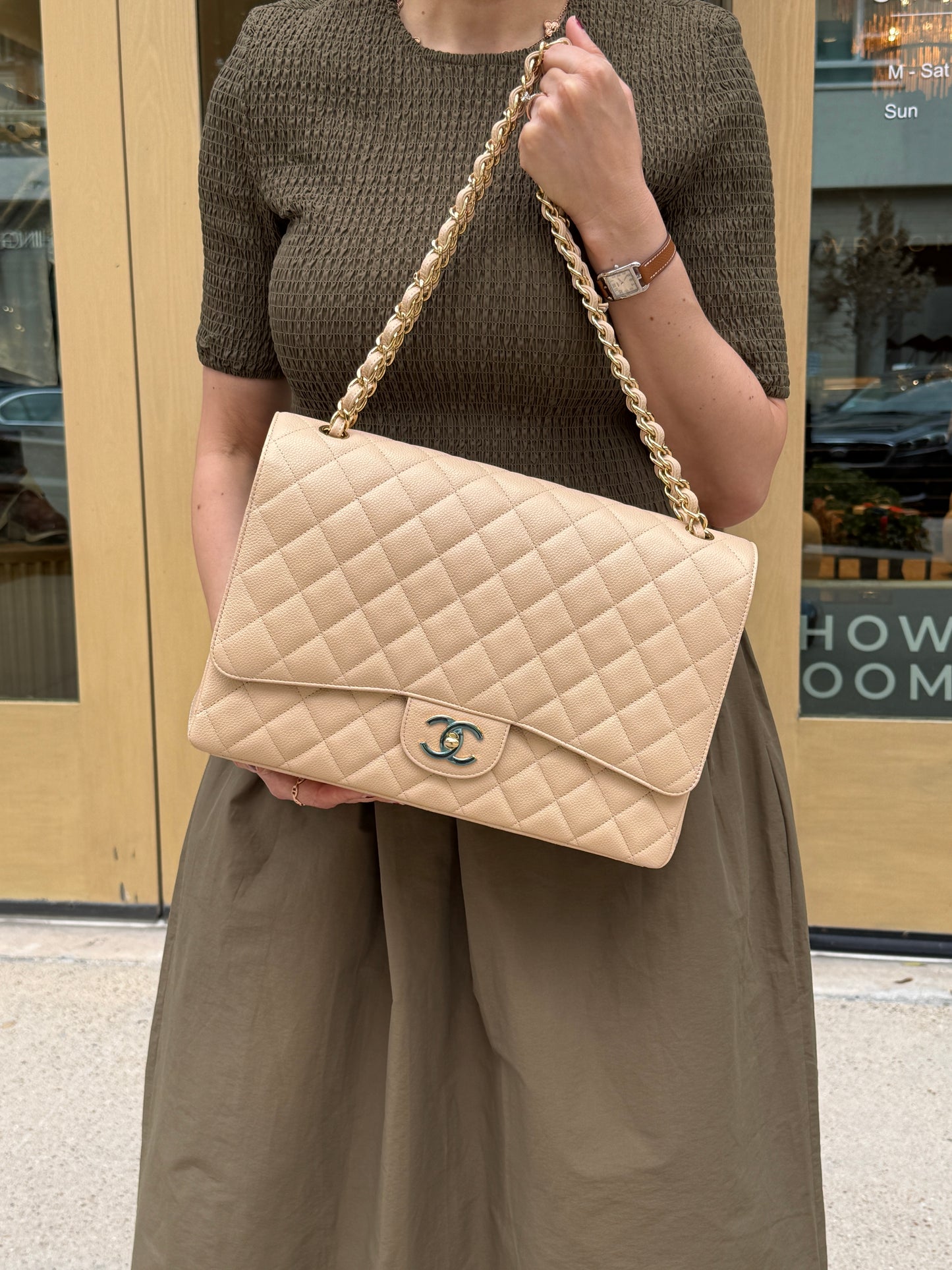 CHANEL Maxi Jumbo Beige Clair Quilted Caviar Leather Classic Flap Bag