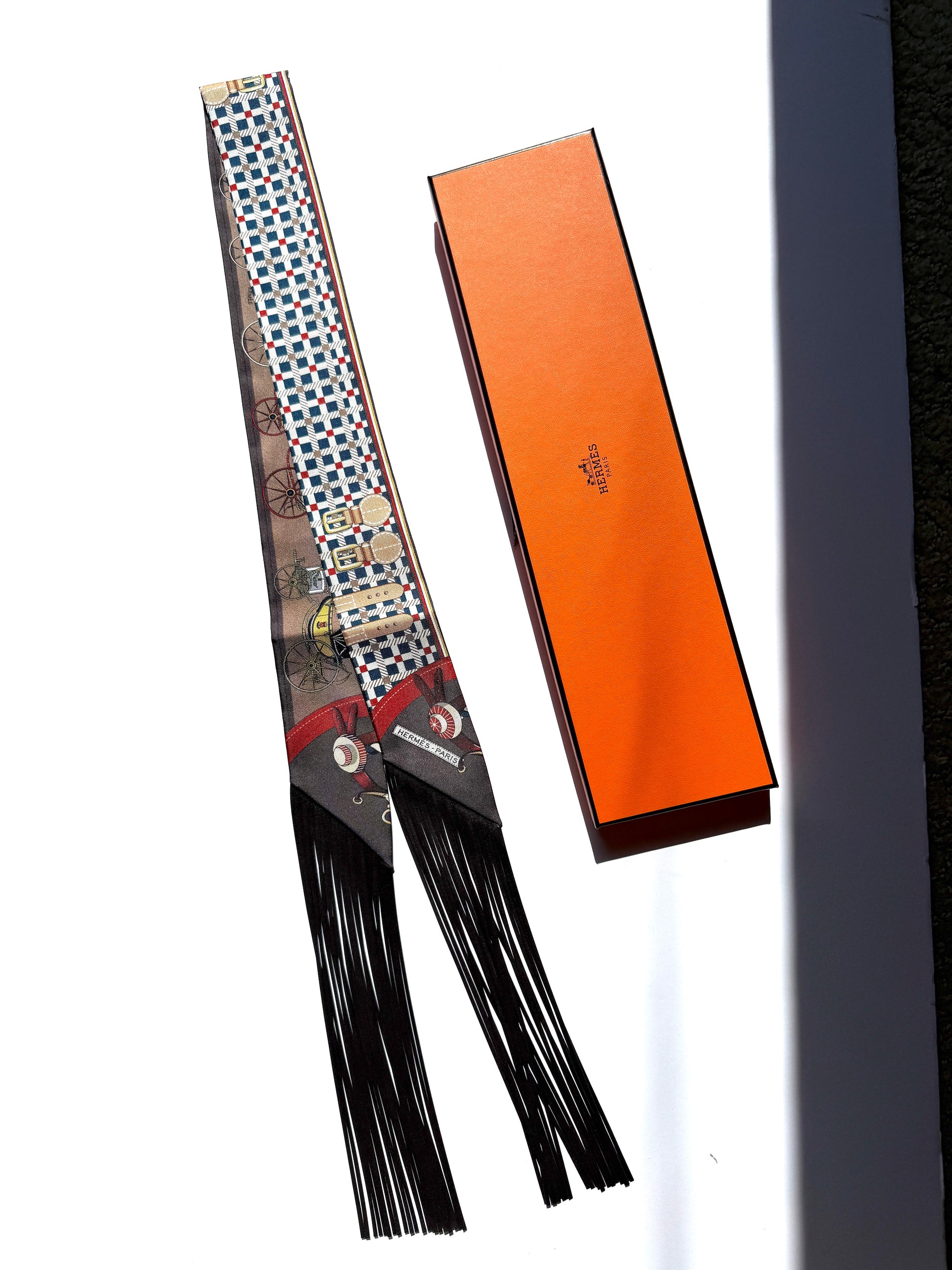 HERMES Les Voitures Nouvelles Bleu Rouge H Marron Glace Silk Calfskin Leather Fringes Twilly Scarf New