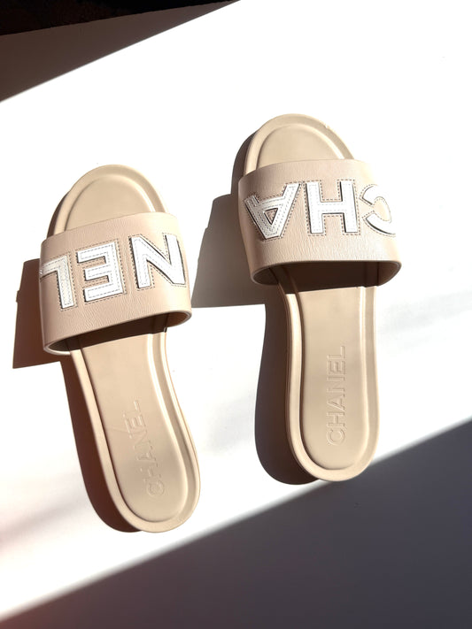 CHANEL Print Logo Neutral White Slip on Leather Slide Sandals 38 7.5 Designer resale