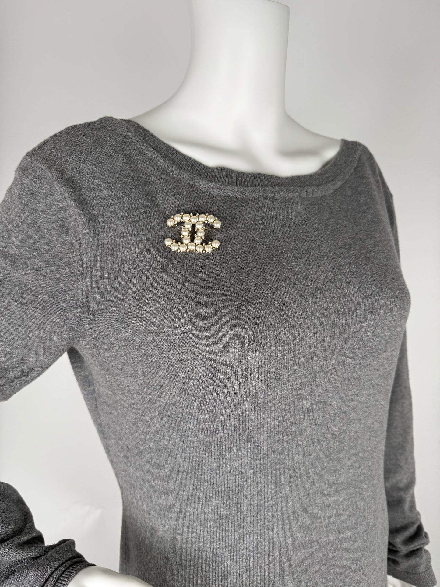 CHANEL CC Faux Pearl Crystal Rhinestone Brooch Pin