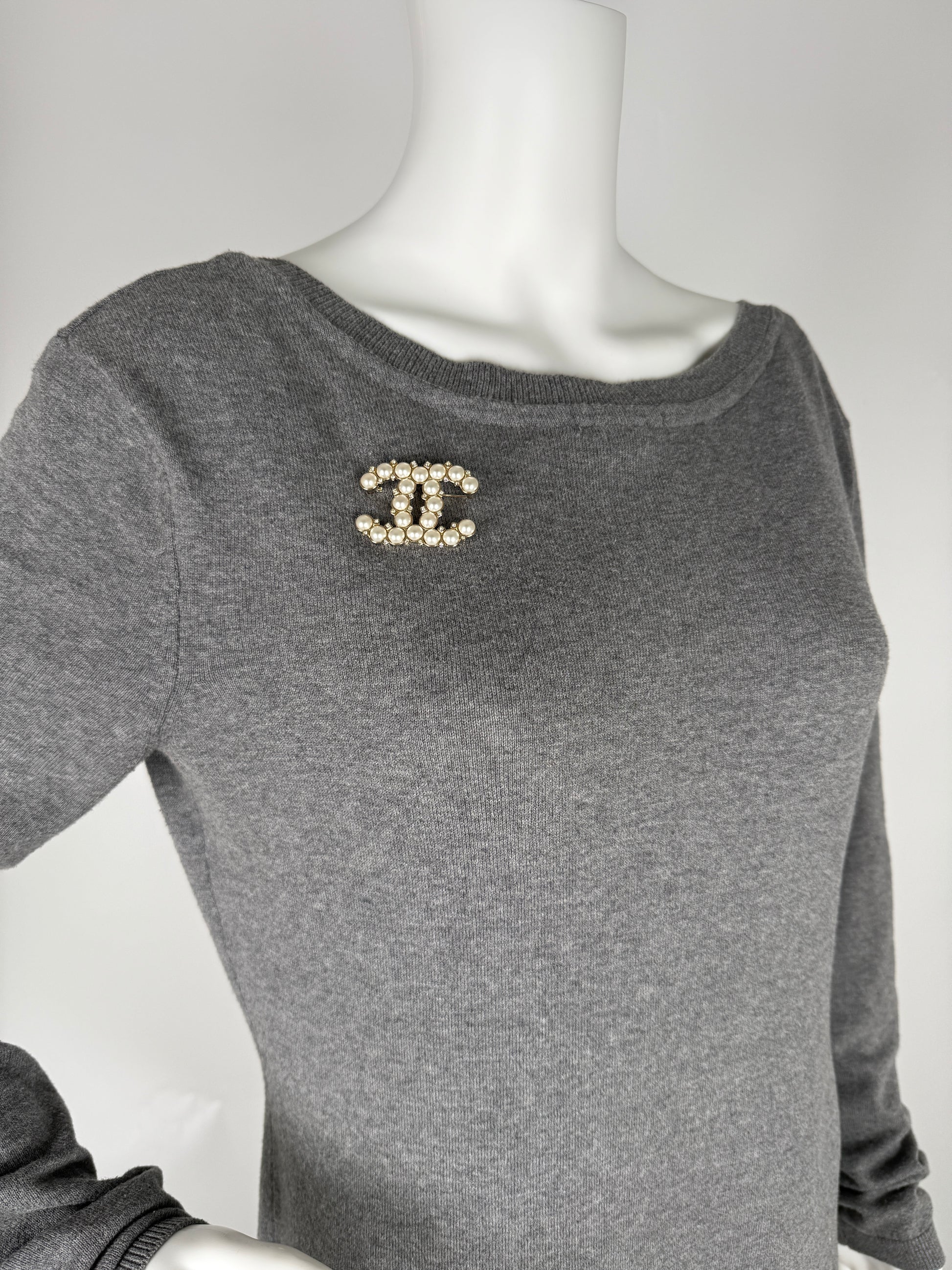 CHANEL CC Faux Pearl Crystal Rhinestone Brooch Pin