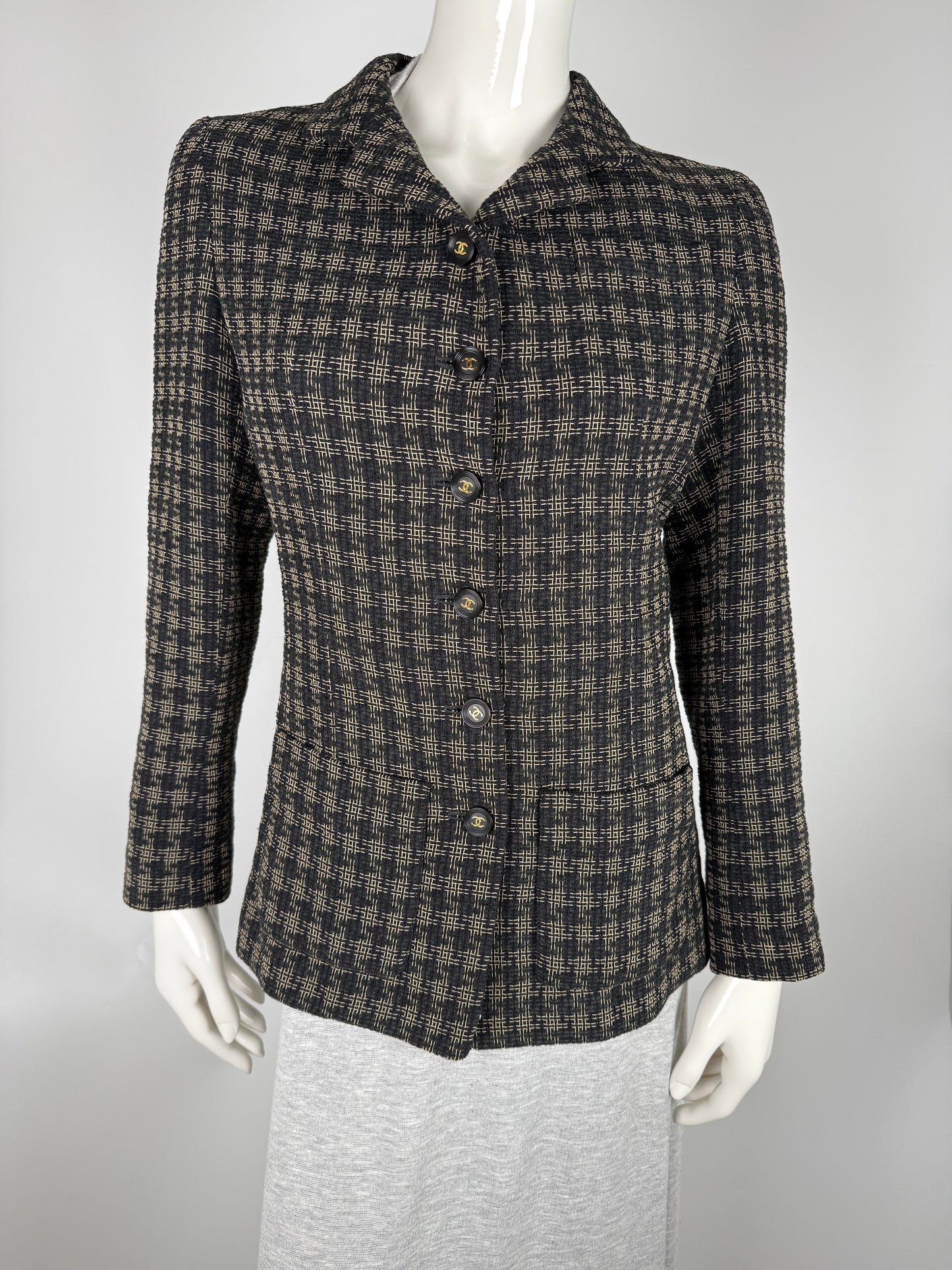 CHANEL Vintage Boutique Collared 1995 Single Breasted Check Black Beige Tweed Jacket Blazer 36 4