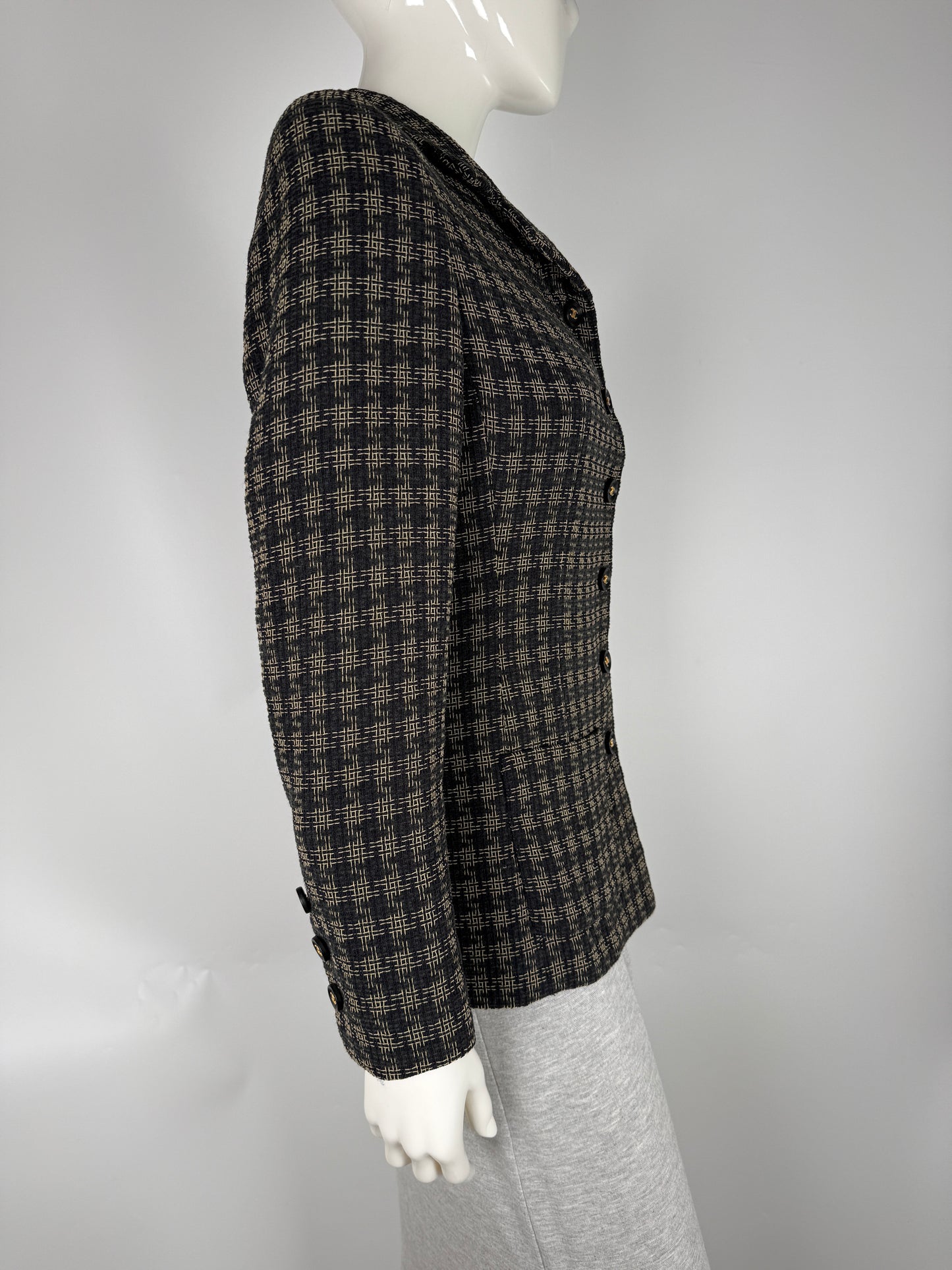 CHANEL Vintage Boutique Collared 1995 Single Breasted Check Black Beige Tweed Jacket Blazer 36 4