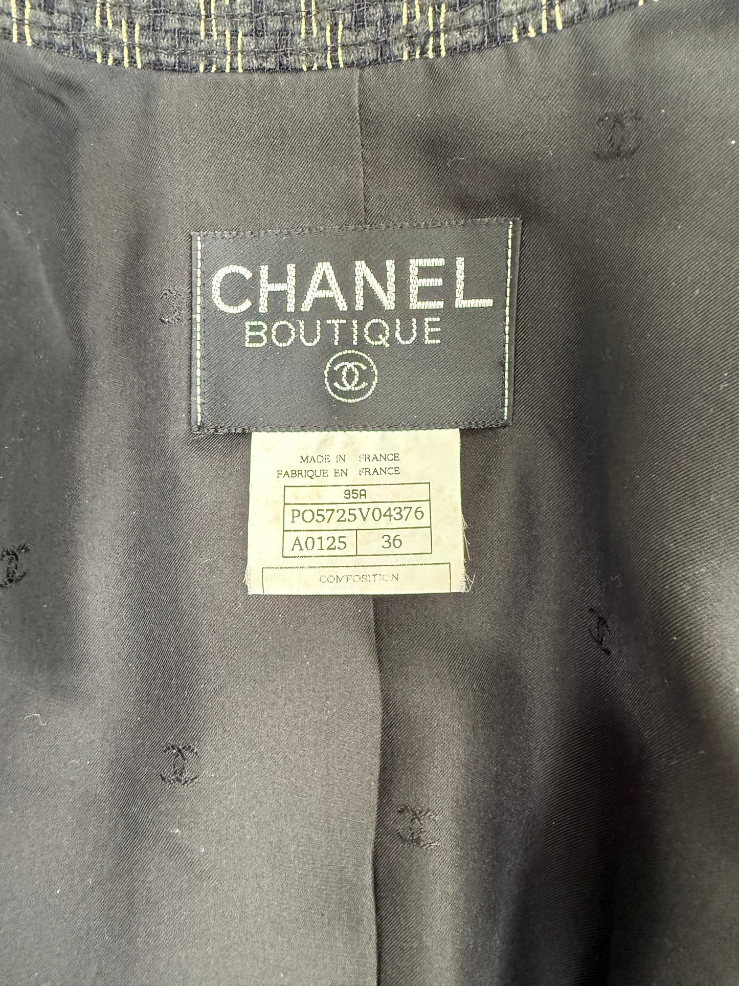 CHANEL Vintage Boutique Collared 1995 Single Breasted Check Black Beige Tweed Jacket Blazer 36 4