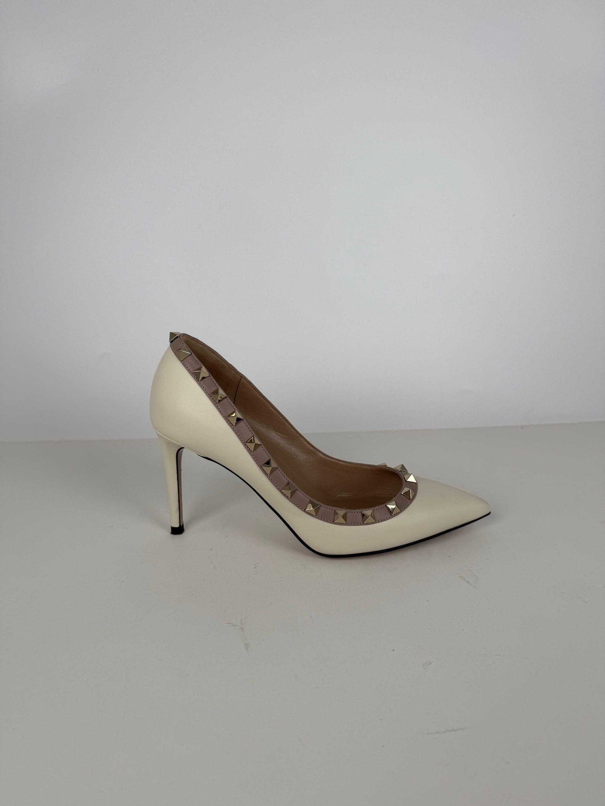 VALENTINO Rockstud Ivory Nude Leather Heel Pumps 37.5, 7.5
