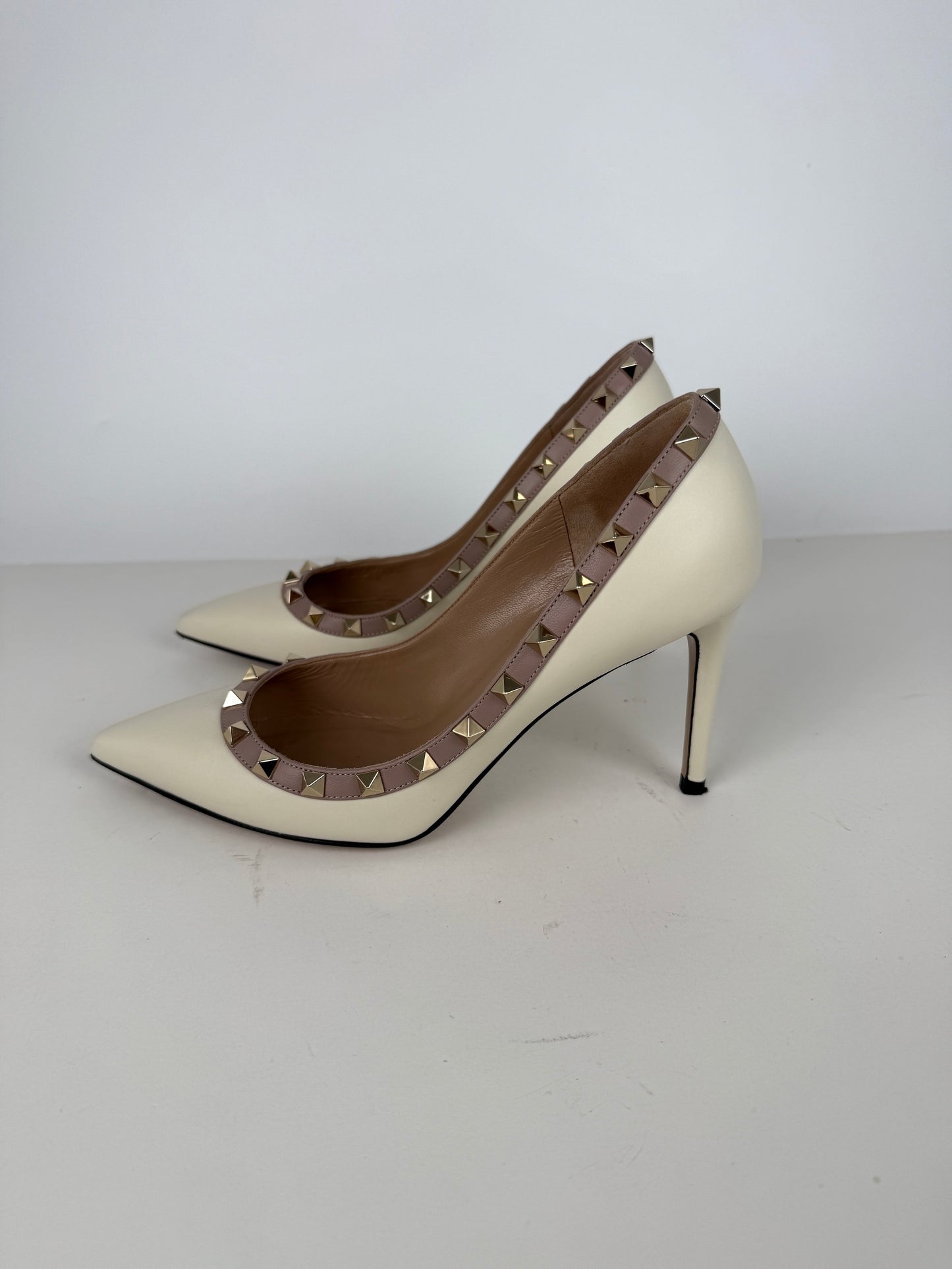 VALENTINO Rockstud Ivory Nude Leather Heel Pumps 37.5, 7.5