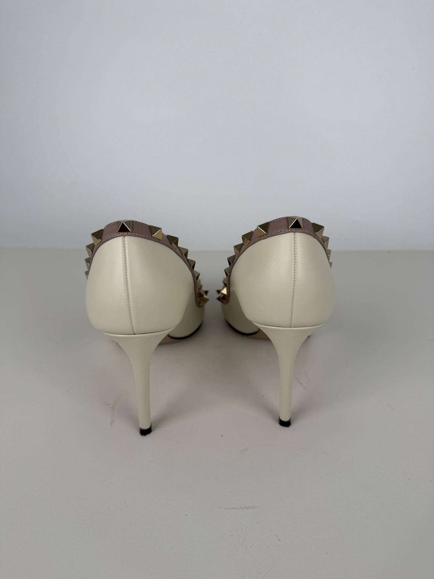 VALENTINO Rockstud Ivory Nude Leather Heel Pumps 37.5, 7.5