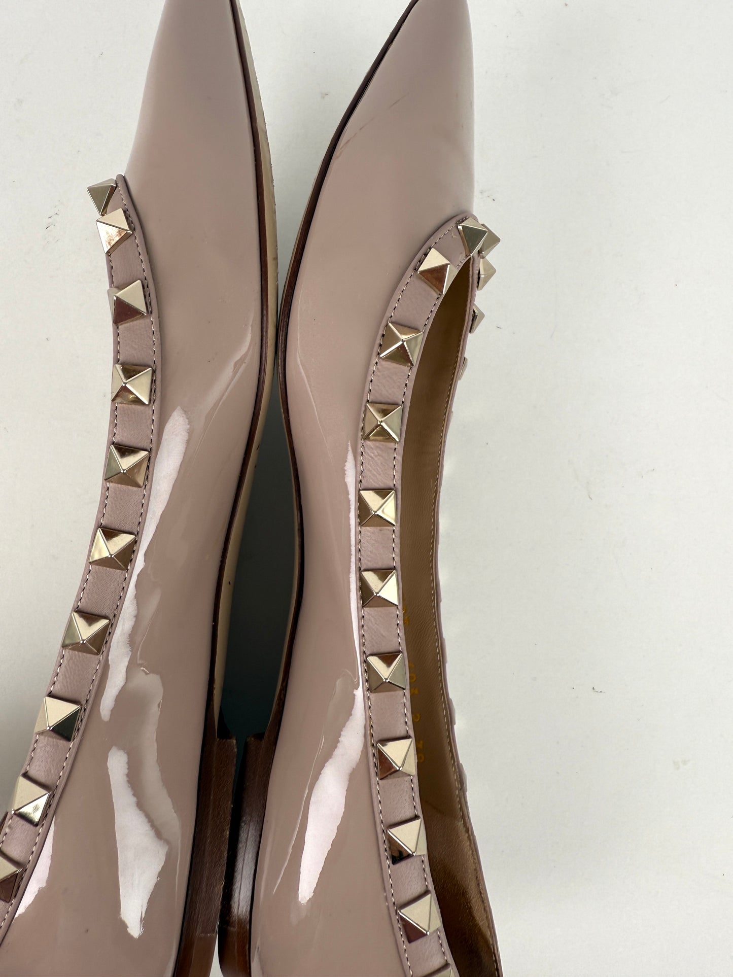 VALENTINO Rockstud Nude Poudre Patent Leather Flats 38, 7.5