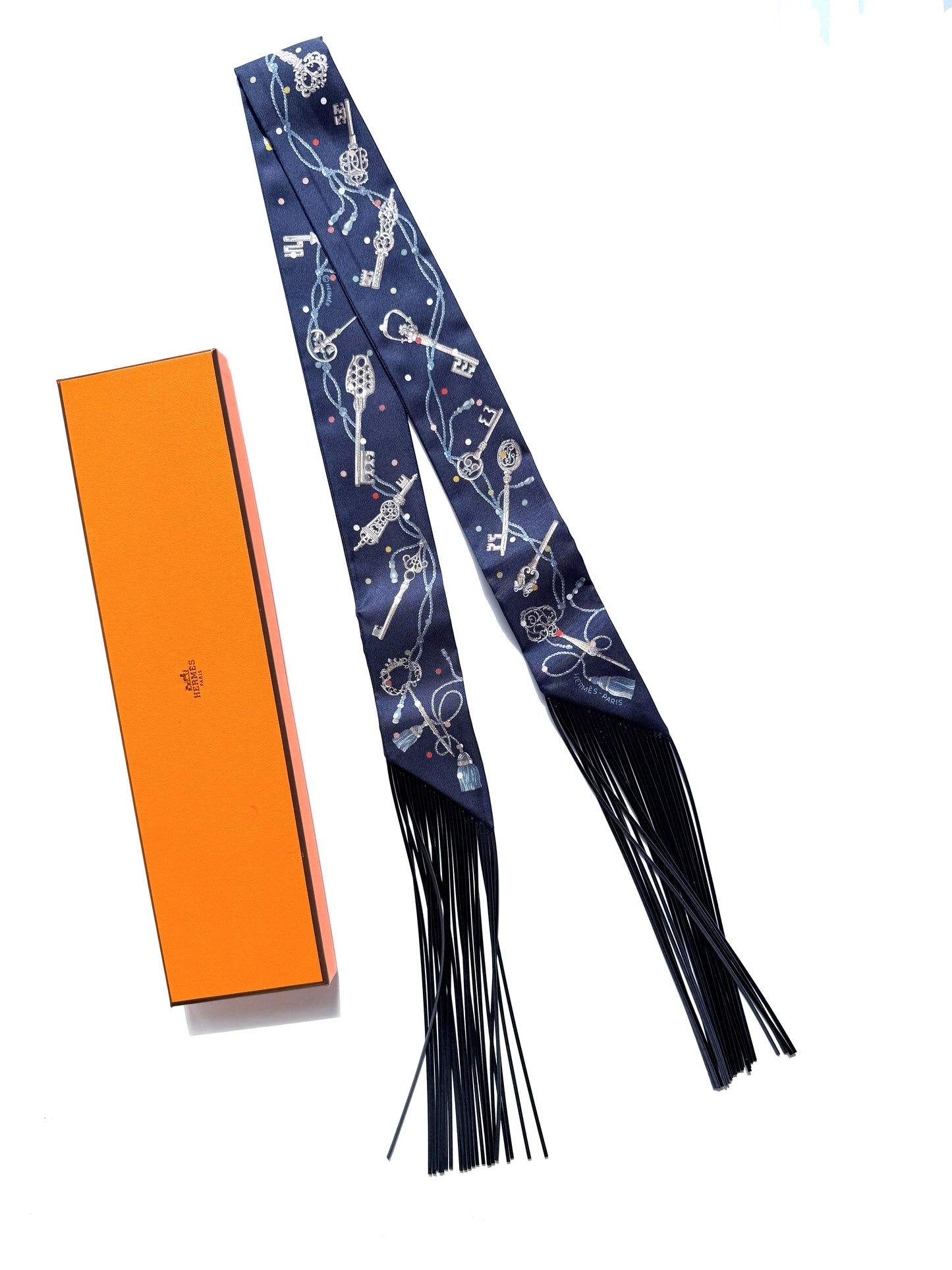 ERMES Les Cles a Pois Bleu Marine Gris Argent Silk Calfskin Leather Fringes Twilly Scarf New
